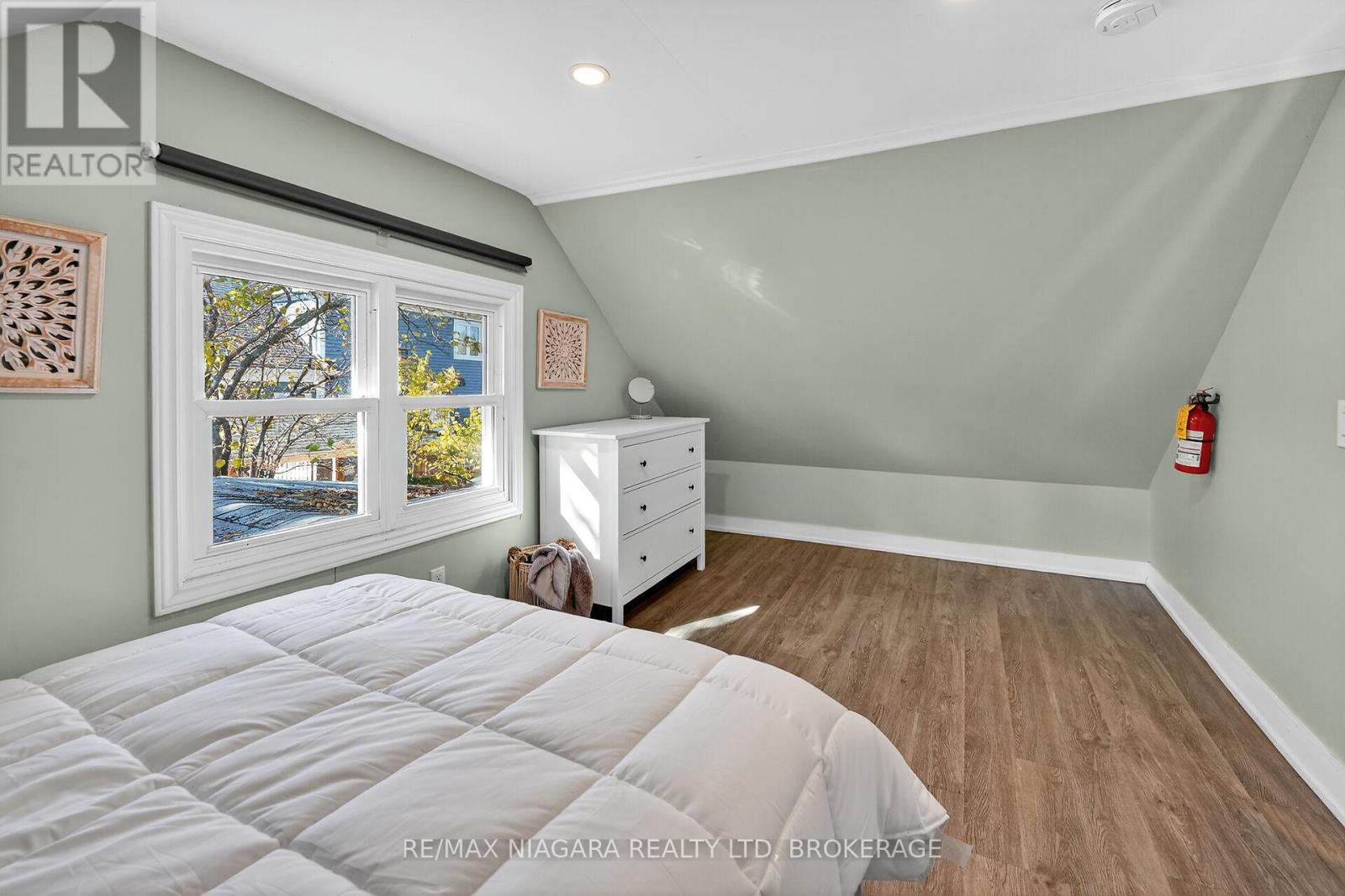 359 Oxford Avenue, Fort Erie, Ontario  L0S 1B0 - Photo 27 - X12486005