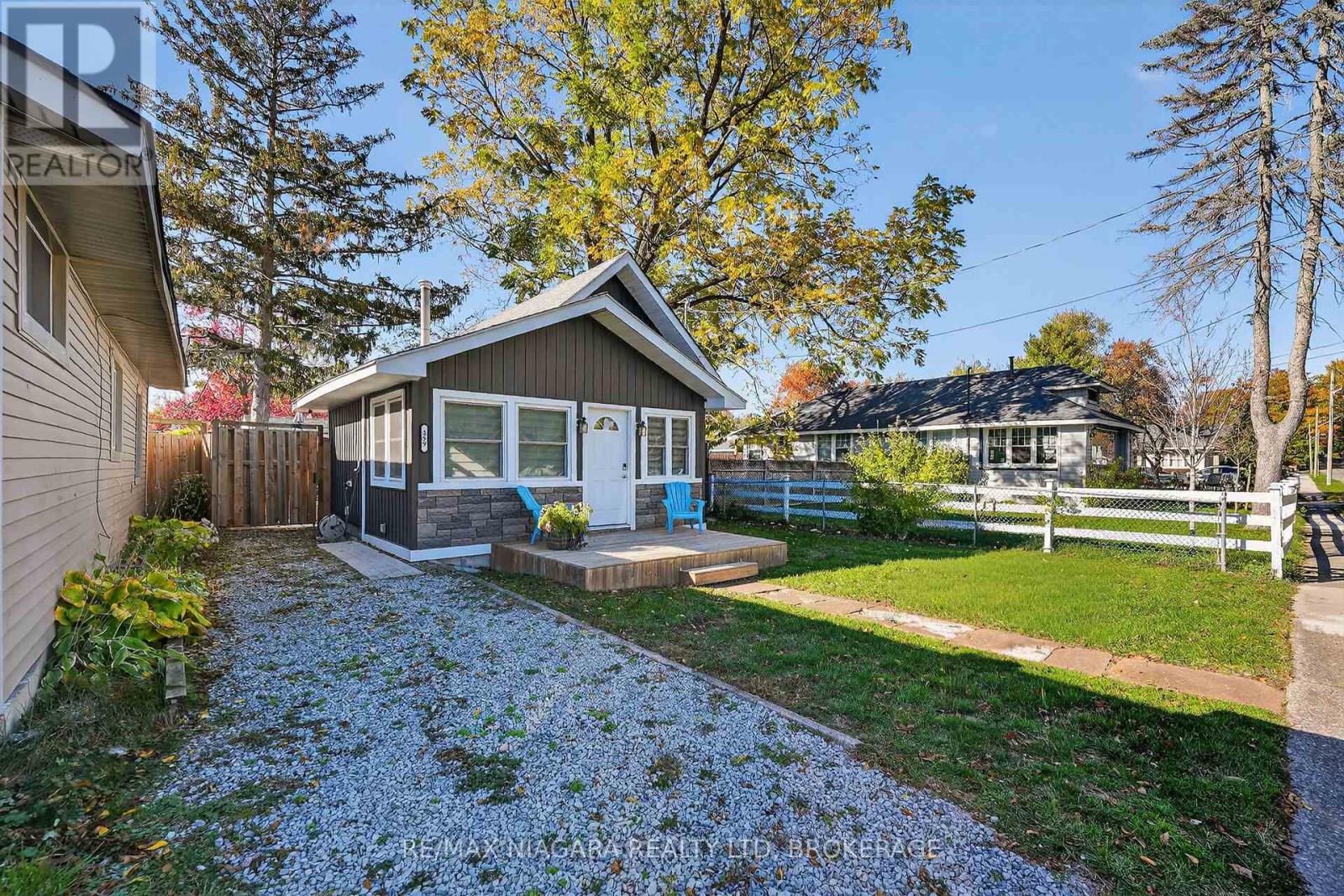 359 Oxford Avenue, Fort Erie, Ontario  L0S 1B0 - Photo 4 - X12486005