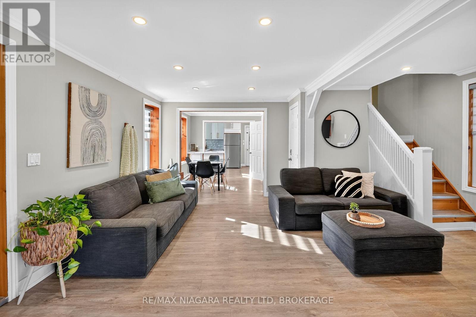 359 Oxford Avenue, Fort Erie, Ontario  L0S 1B0 - Photo 9 - X12486005