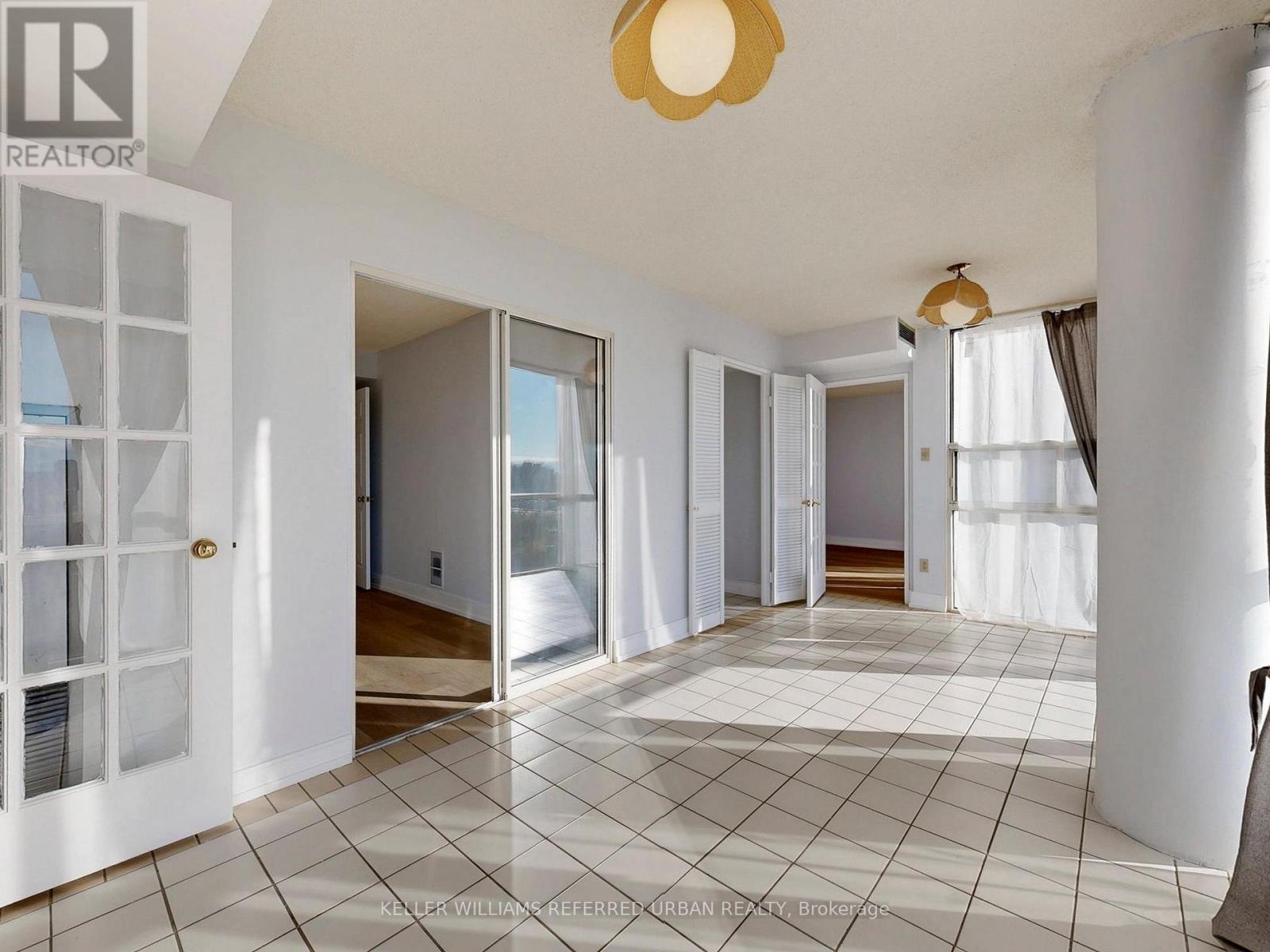 1006 - 40 Harding Boulevard W, Richmond Hill, Ontario  L4C 9S5 - Photo 12 - N12472125