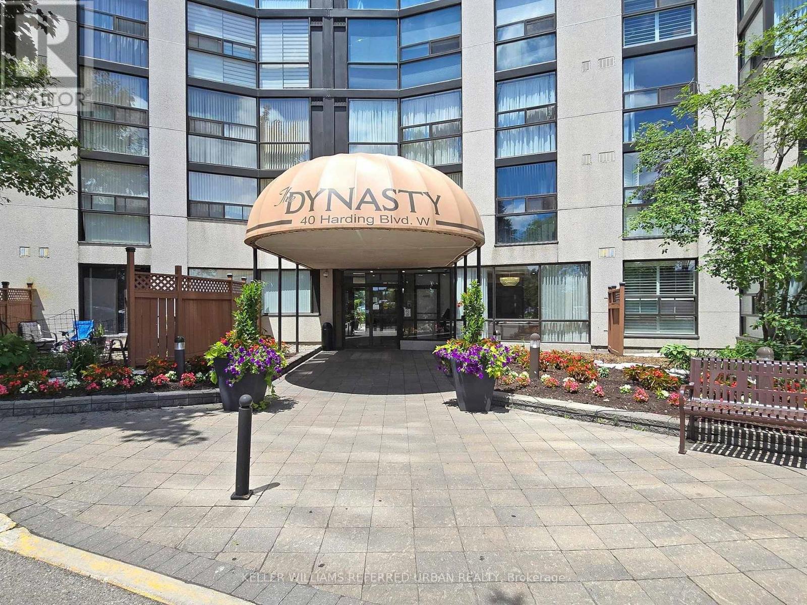 1006 - 40 Harding Boulevard W, Richmond Hill, Ontario  L4C 9S5 - Photo 2 - N12472125