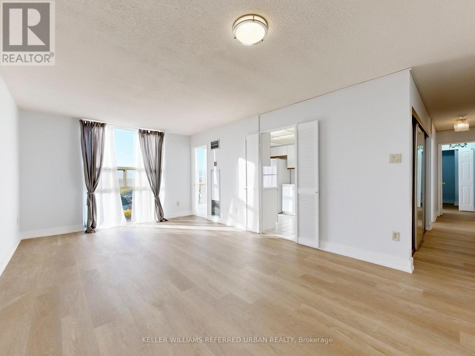 1006 - 40 Harding Boulevard W, Richmond Hill, Ontario  L4C 9S5 - Photo 6 - N12472125