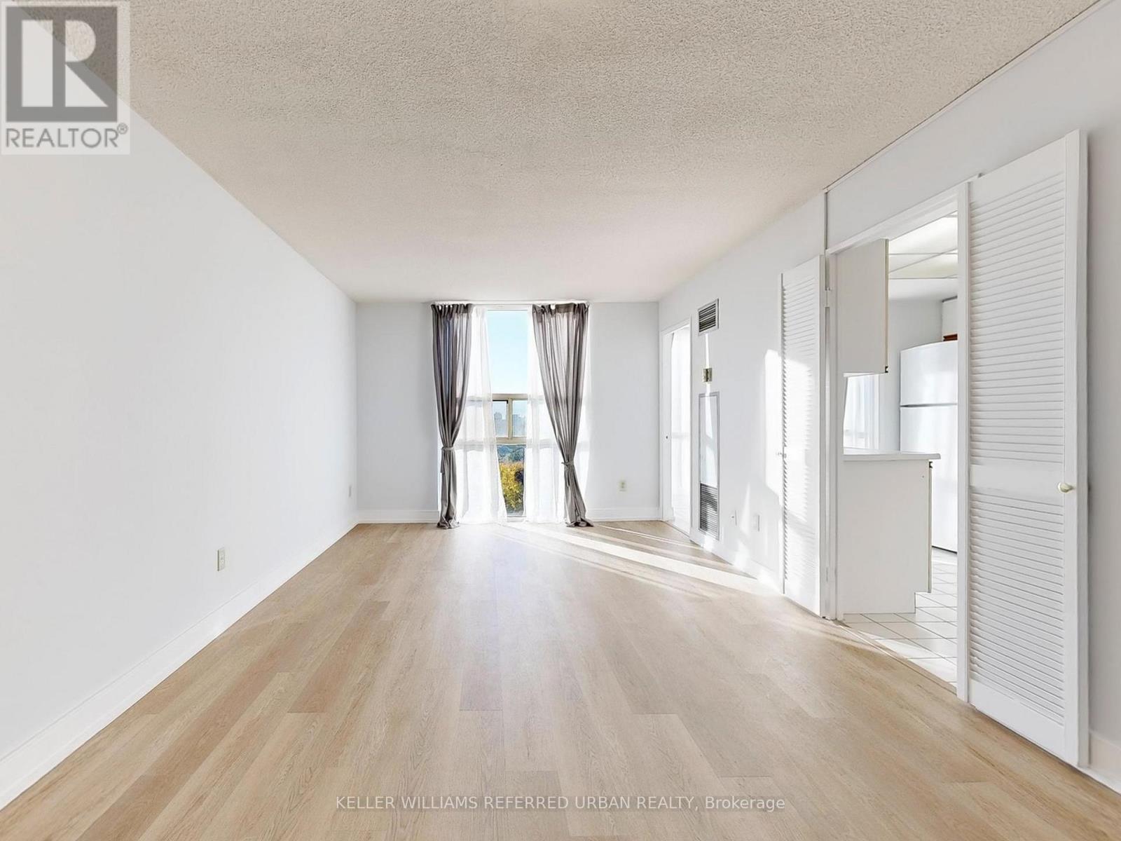 1006 - 40 Harding Boulevard W, Richmond Hill, Ontario  L4C 9S5 - Photo 8 - N12472125