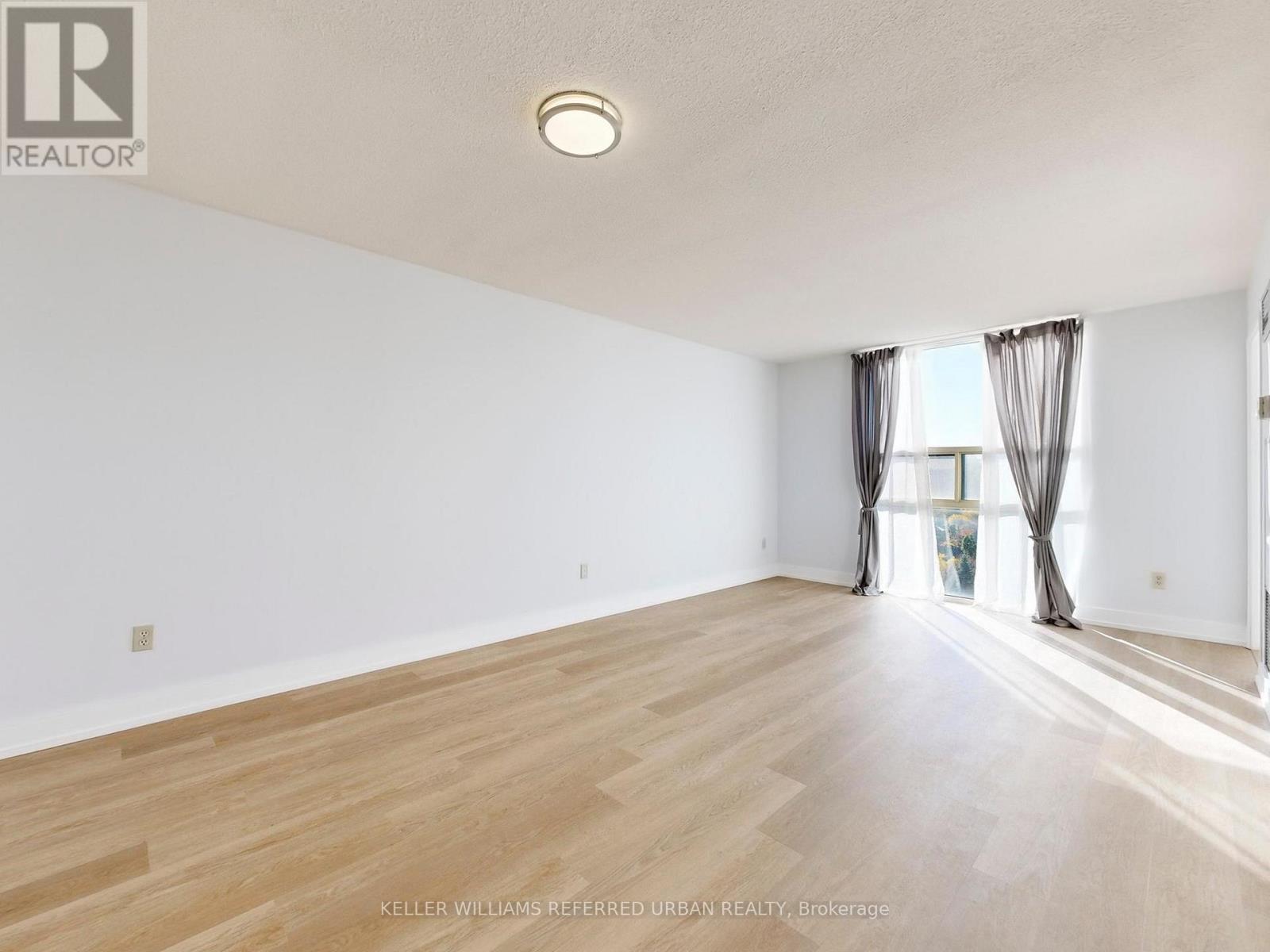 1006 - 40 Harding Boulevard W, Richmond Hill, Ontario  L4C 9S5 - Photo 7 - N12472125