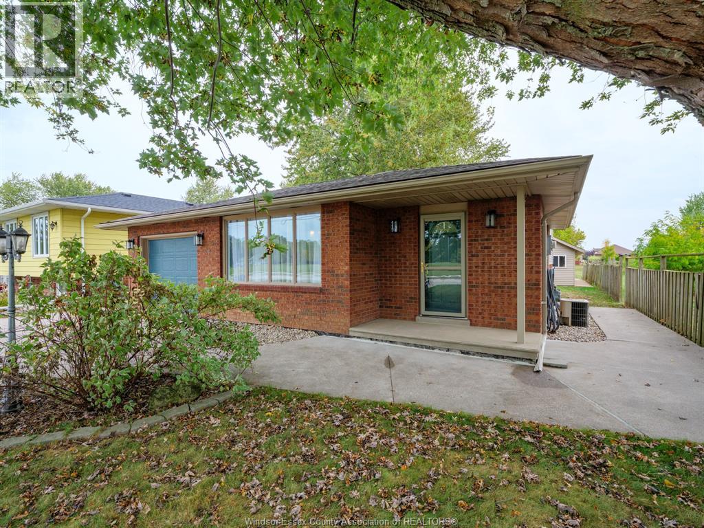 234 Renaud Line, Lakeshore, Ontario  N8L 0J7 - Photo 3 - 25027381