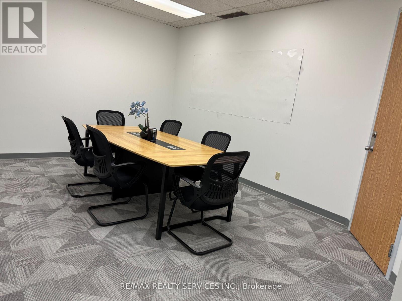 217 - 6705 Tomken Rd Road, Mississauga, Ontario  L5T 2J6 - Photo 10 - W12485891