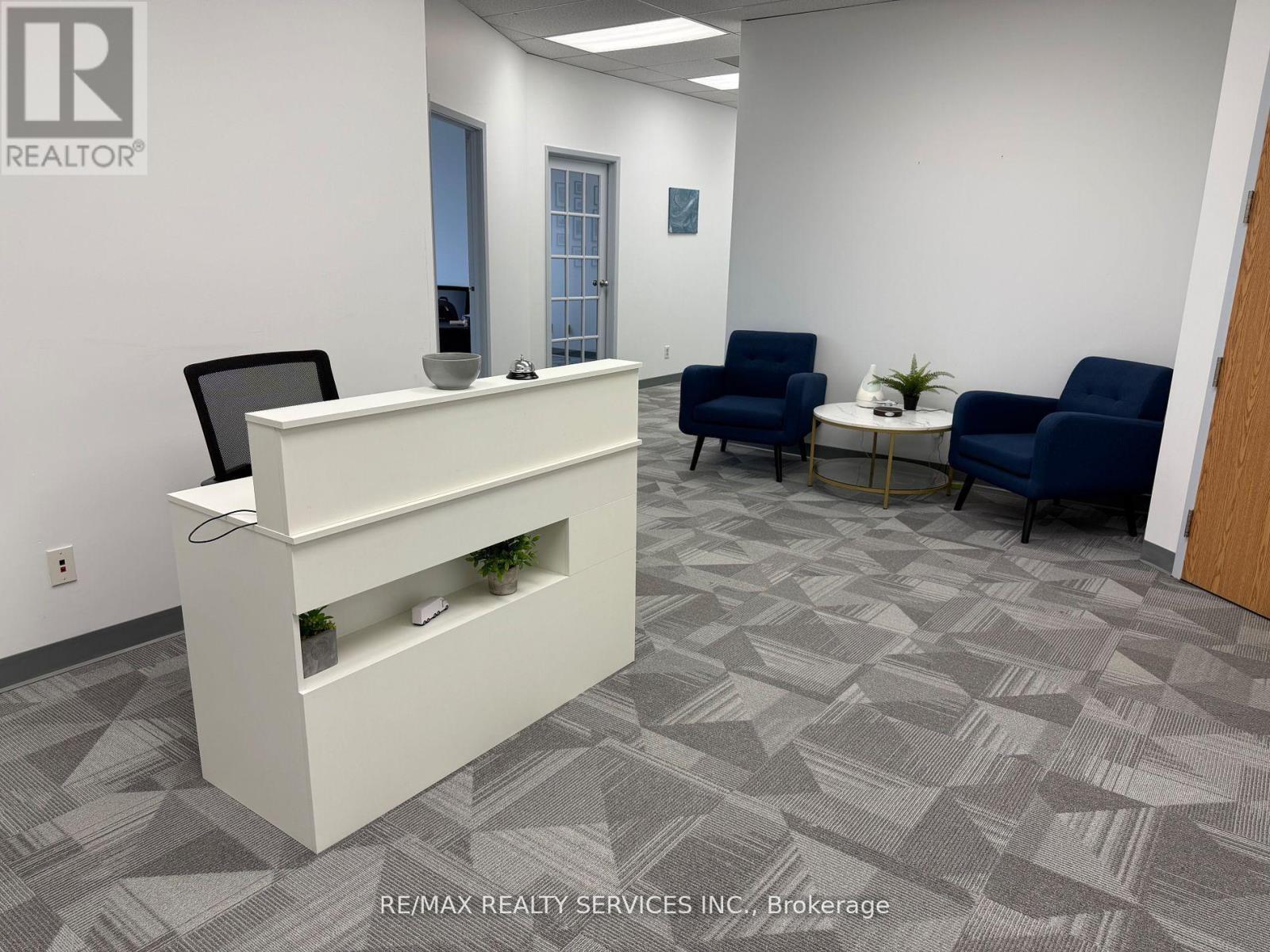 217 - 6705 Tomken Rd Road, Mississauga, Ontario  L5T 2J6 - Photo 2 - W12485891