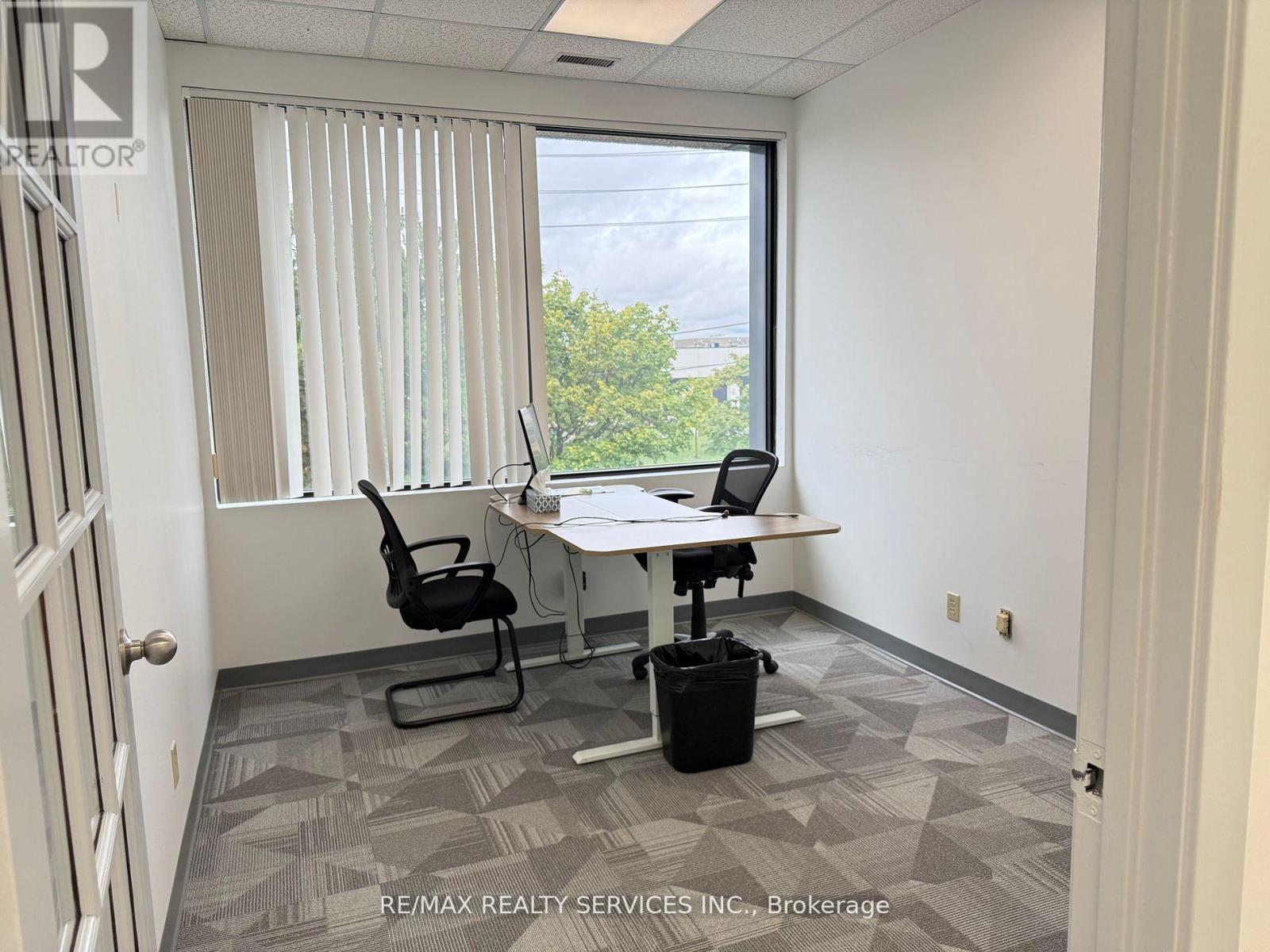 217 - 6705 Tomken Rd Road, Mississauga, Ontario  L5T 2J6 - Photo 4 - W12485891