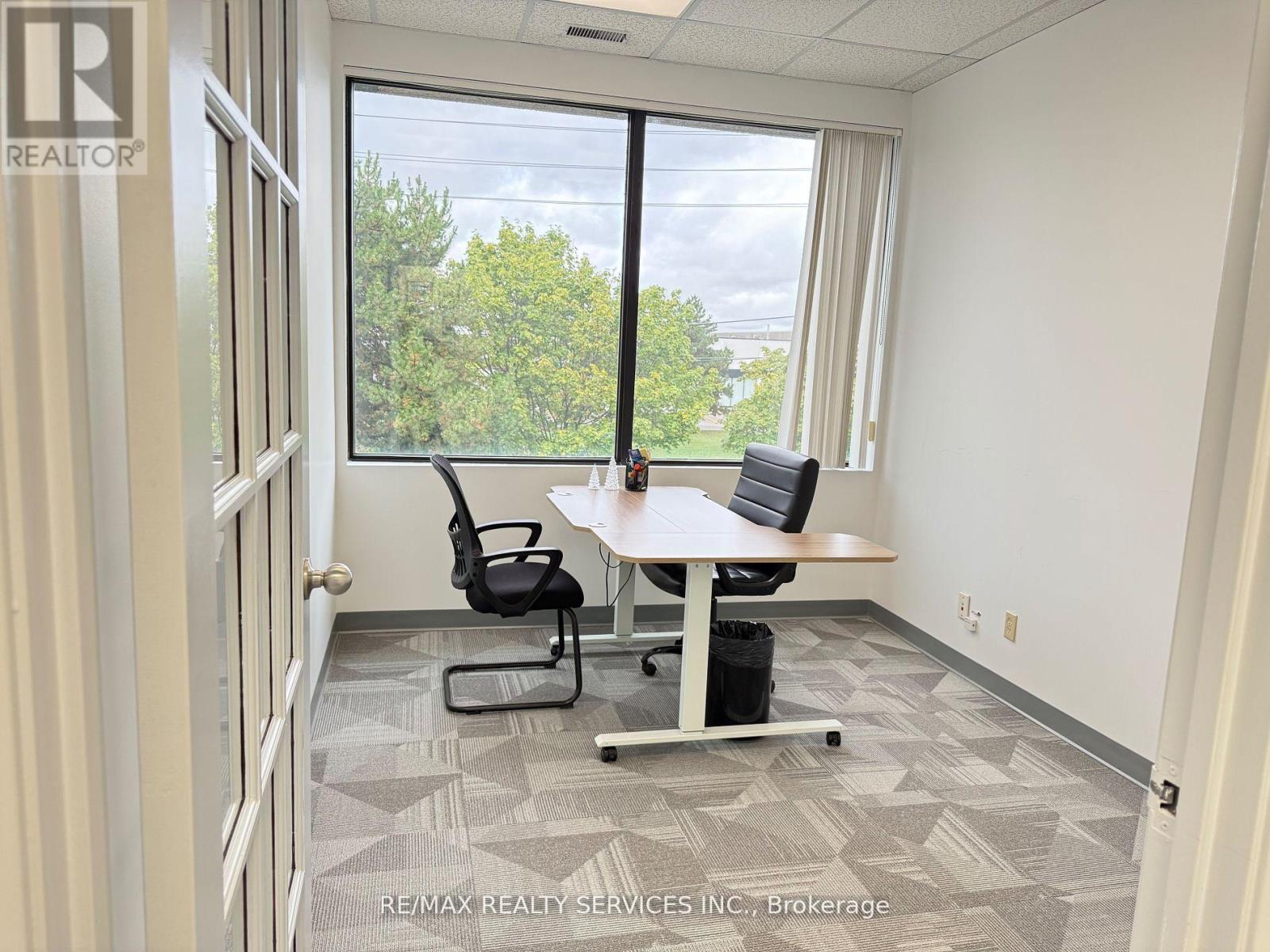 217 - 6705 Tomken Rd Road, Mississauga, Ontario  L5T 2J6 - Photo 6 - W12485891