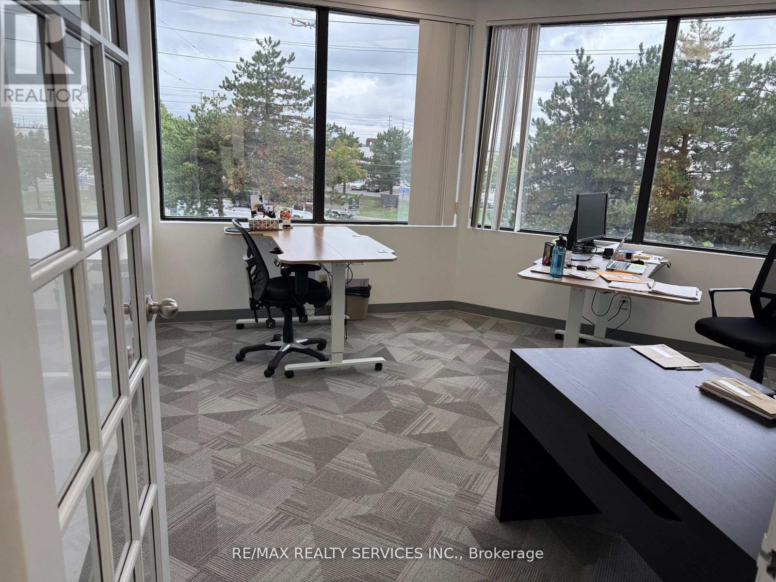 217 - 6705 Tomken Rd Road, Mississauga, Ontario  L5T 2J6 - Photo 8 - W12485891