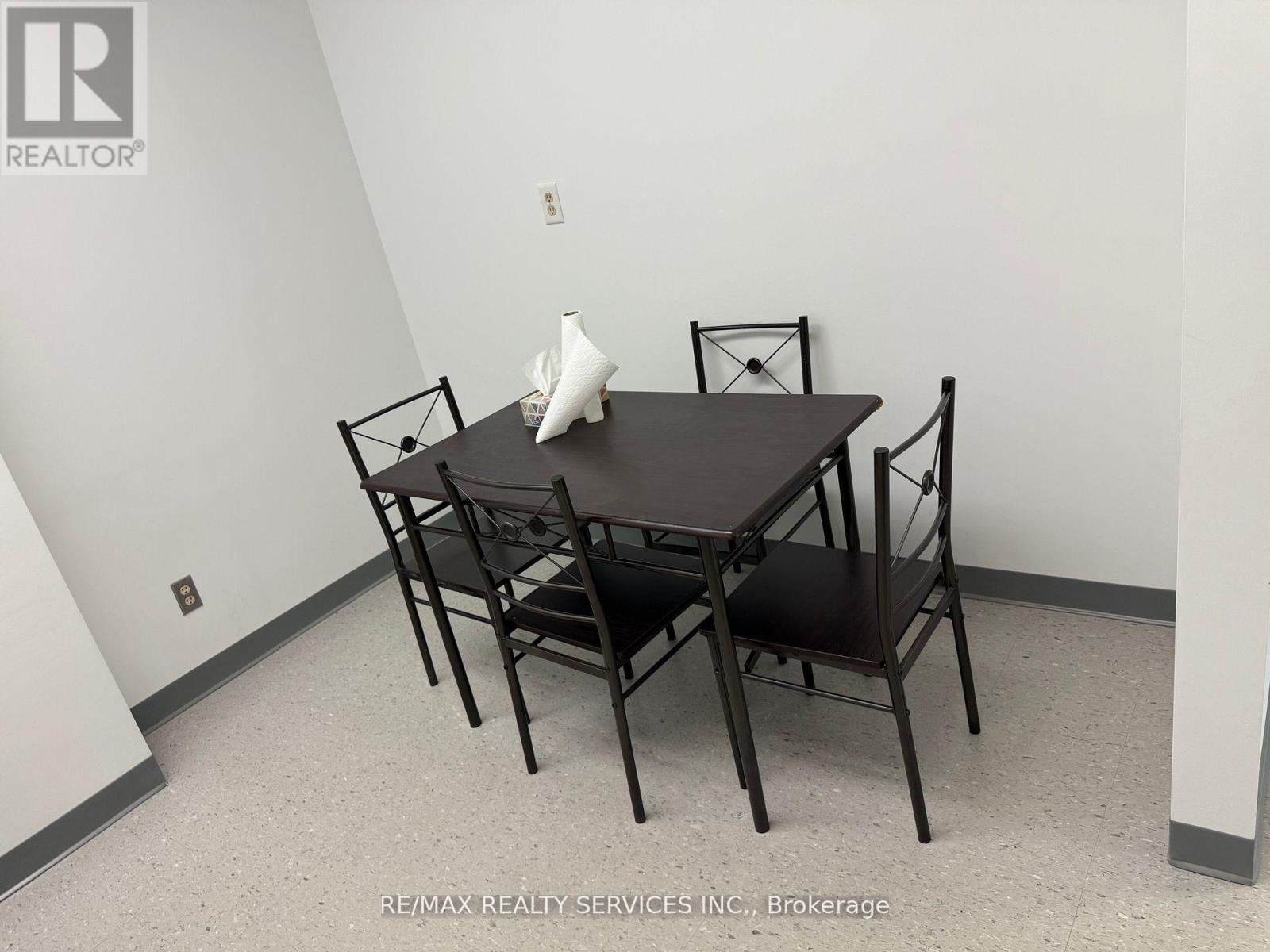 217 - 6705 Tomken Rd Road, Mississauga, Ontario  L5T 2J6 - Photo 9 - W12485891