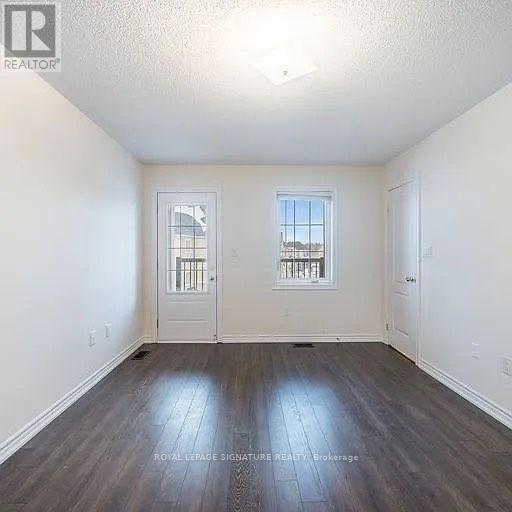 31 Shiff Crescent, Brampton, Ontario  L6Z 0H6 - Photo 5 - W12485895