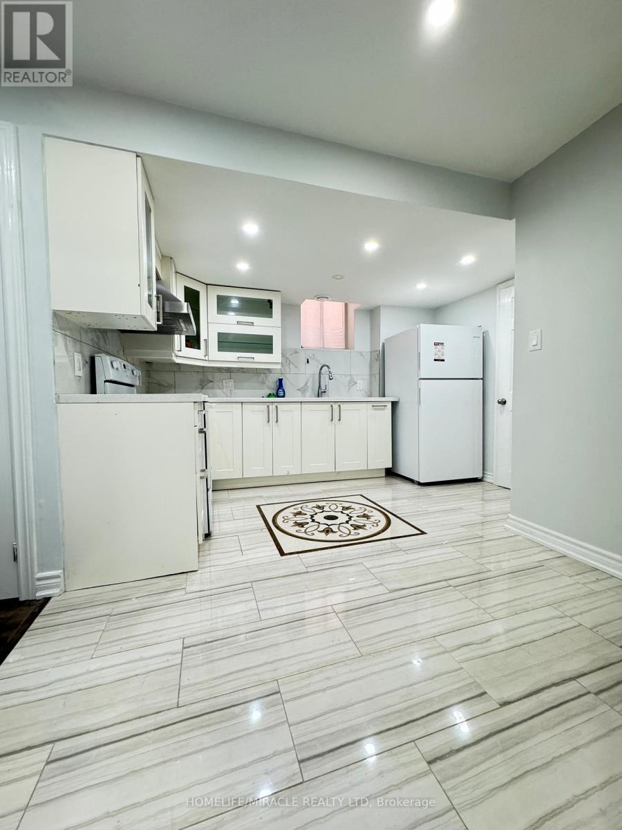 Bsmt - 8 Altura Way, Brampton, Ontario  L6P 4A1 - Photo 3 - W12485932