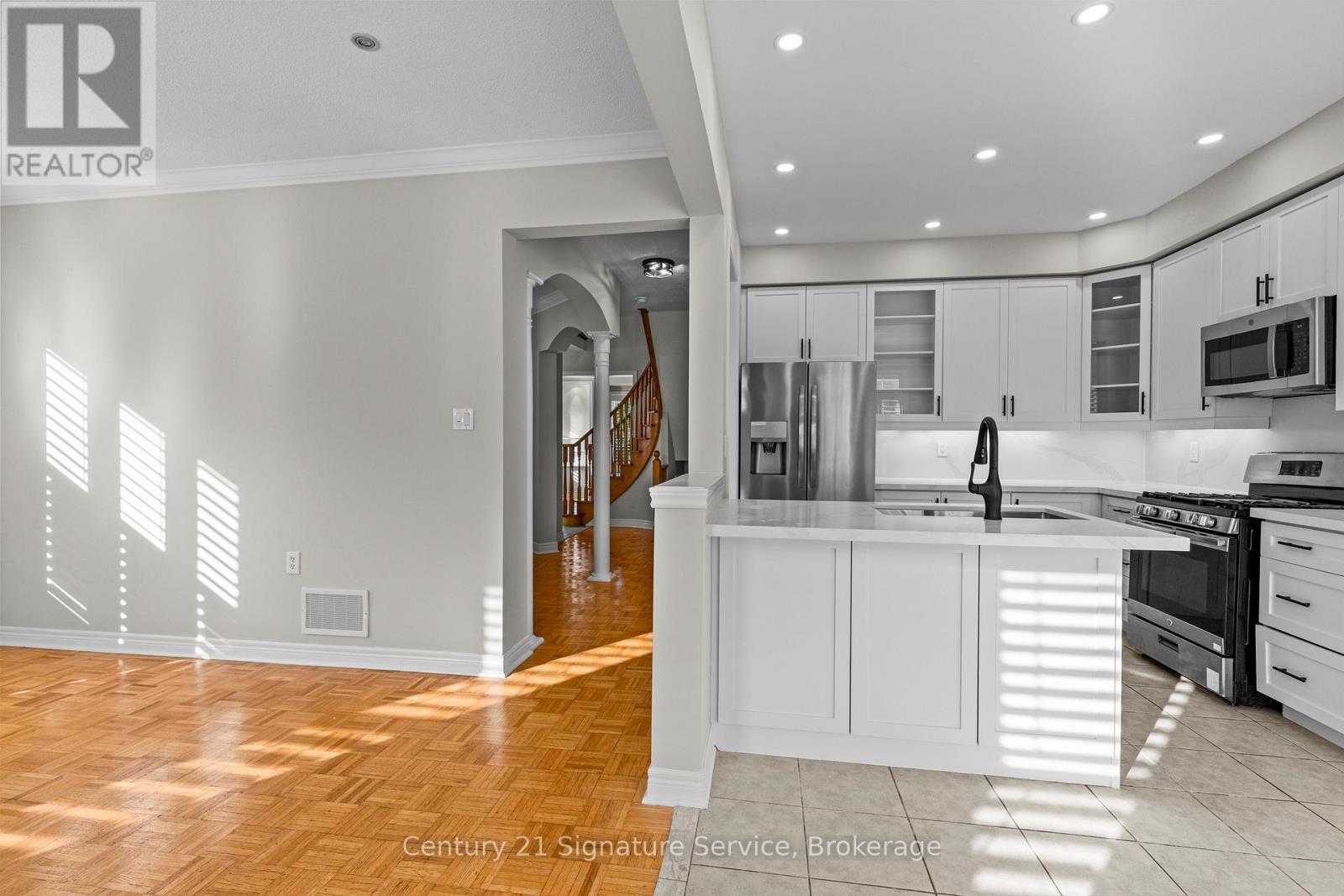 54 Millhouse Mews, Brampton, Ontario  L6Y 5J8 - Photo 8 - W12485957