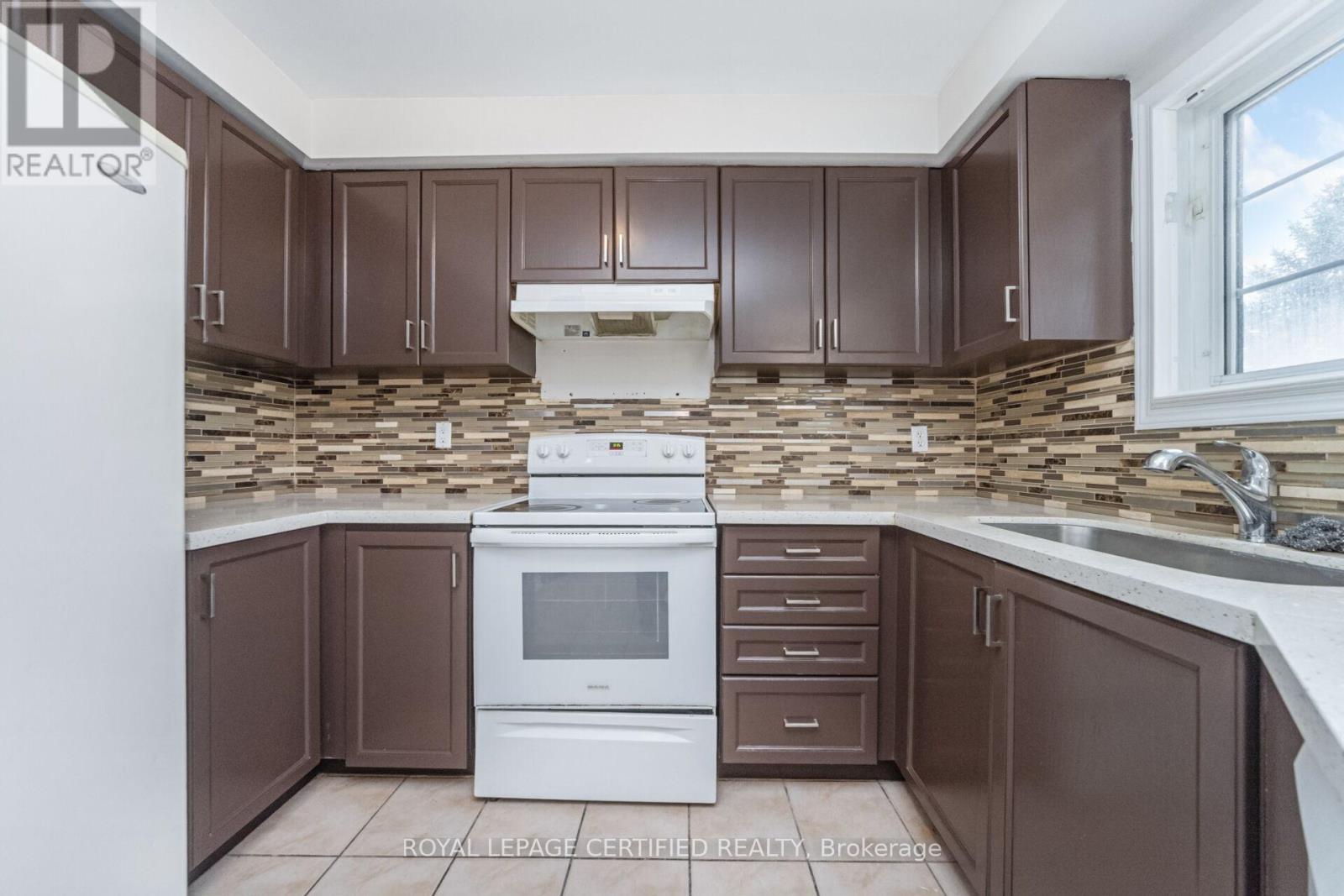 76 Saddleback Square, Brampton, Ontario  L6X 4T9 - Photo 11 - W12485972