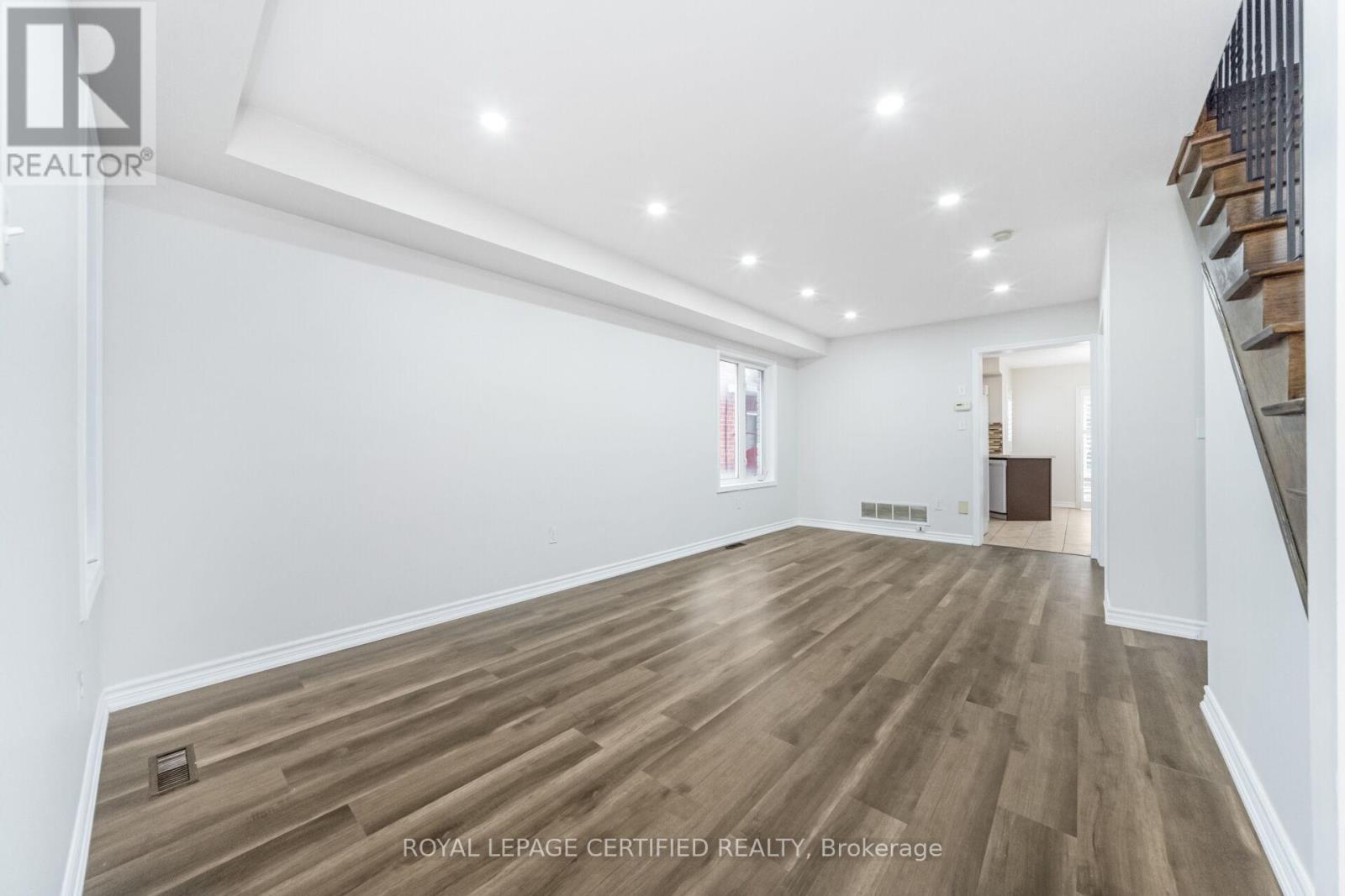 76 Saddleback Square, Brampton, Ontario  L6X 4T9 - Photo 4 - W12485972