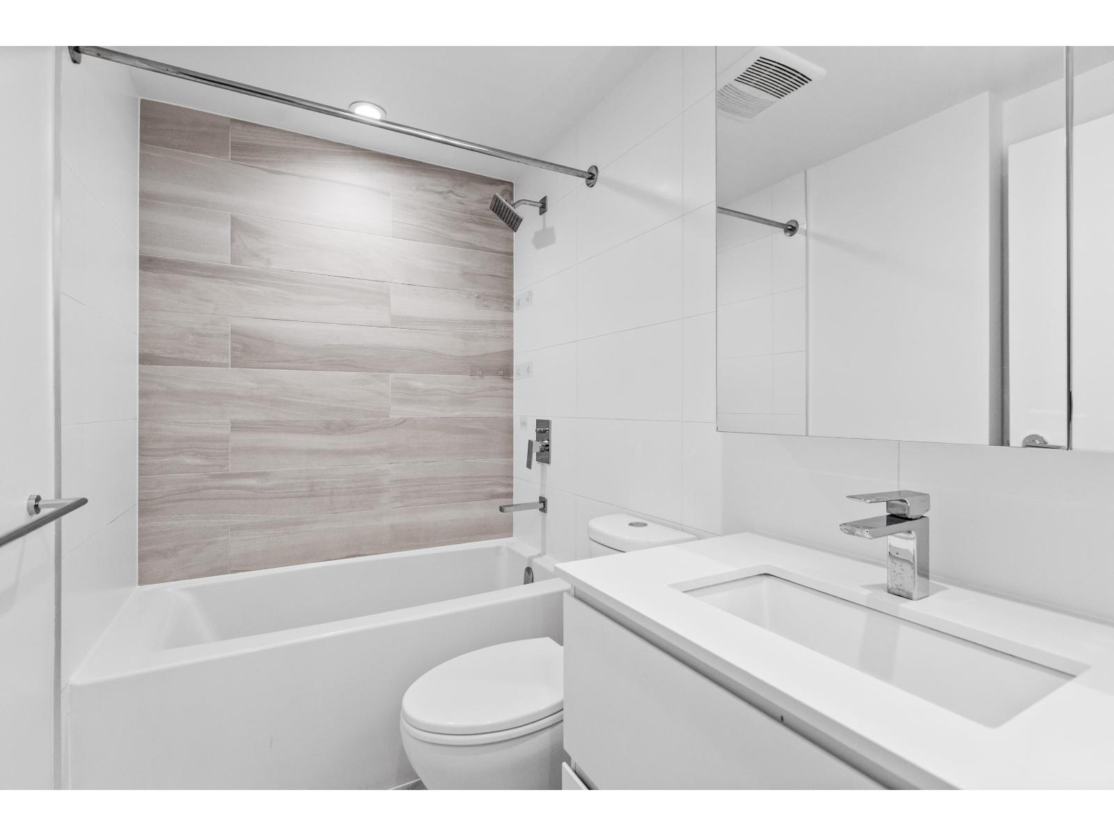 2406 13655 Fraser Highway, Surrey, British Columbia  V3T 0P8 - Photo 11 - R3062259