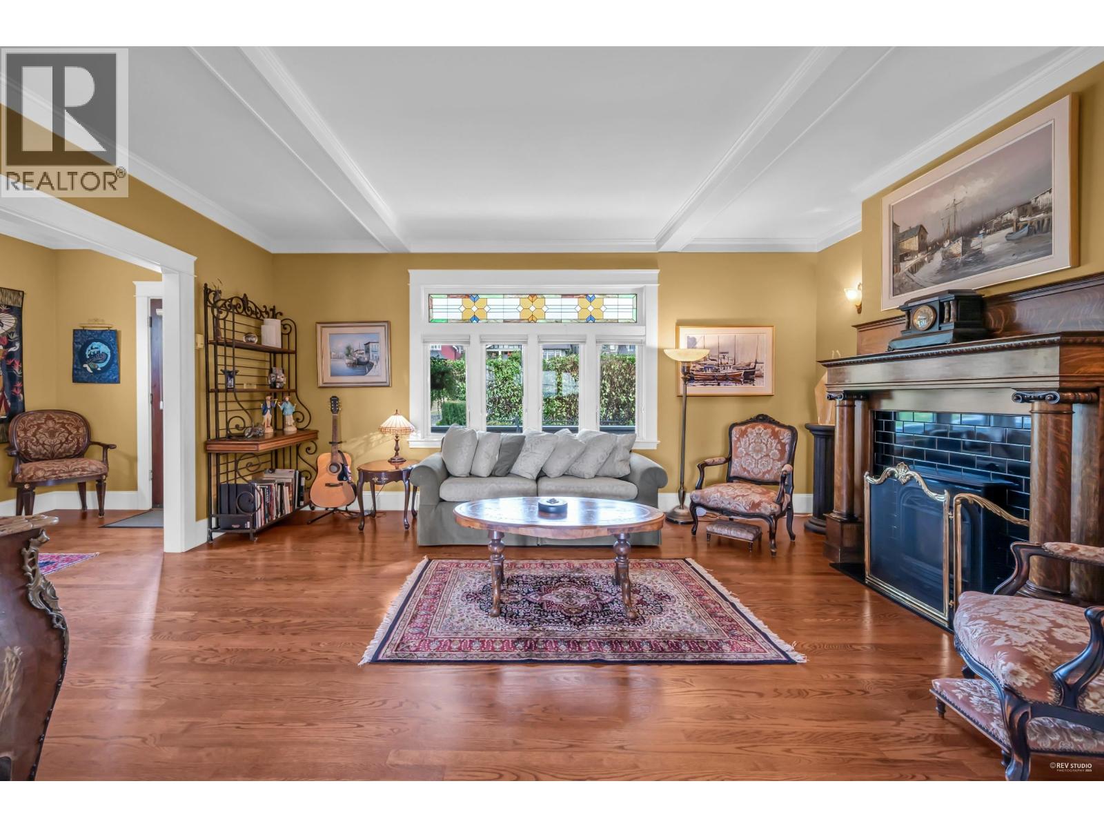 255 W 6TH STREET, North Vancouver, British Columbia