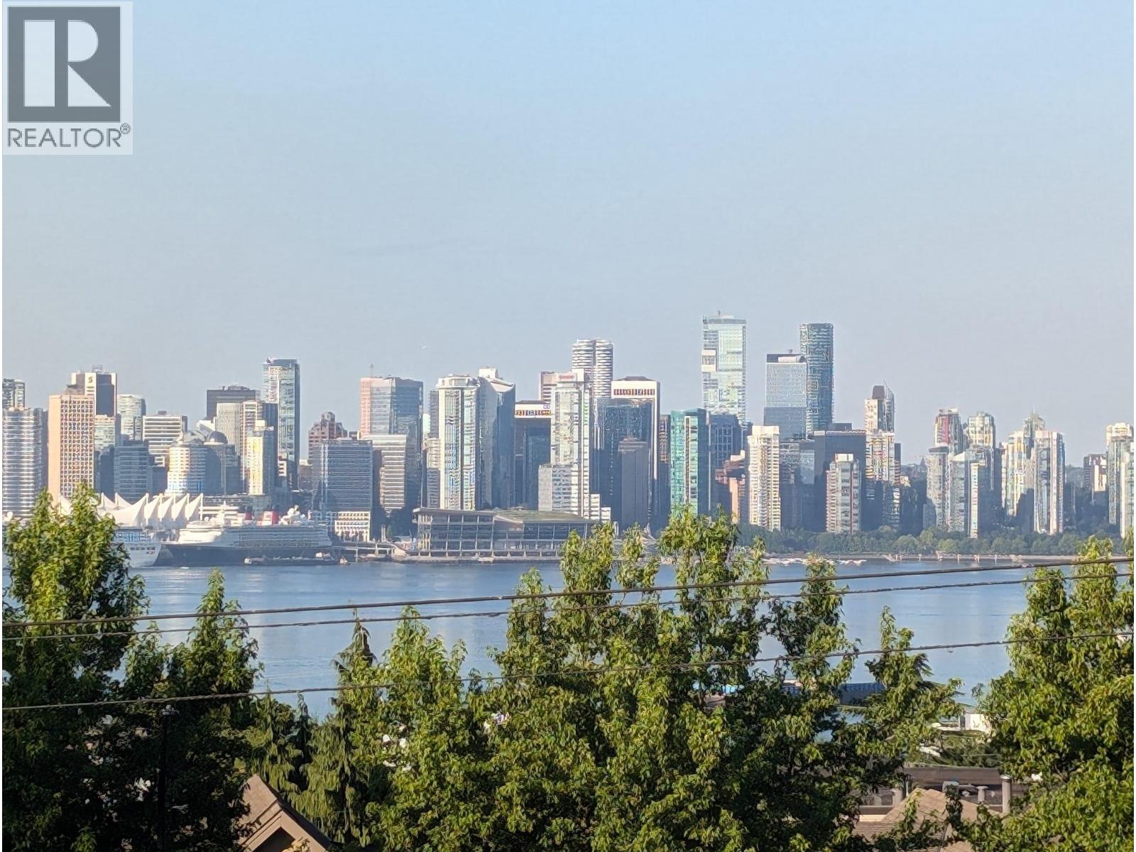 255 W 6th Street, North Vancouver, British Columbia  V7M 1K7 - Photo 3 - R3062428