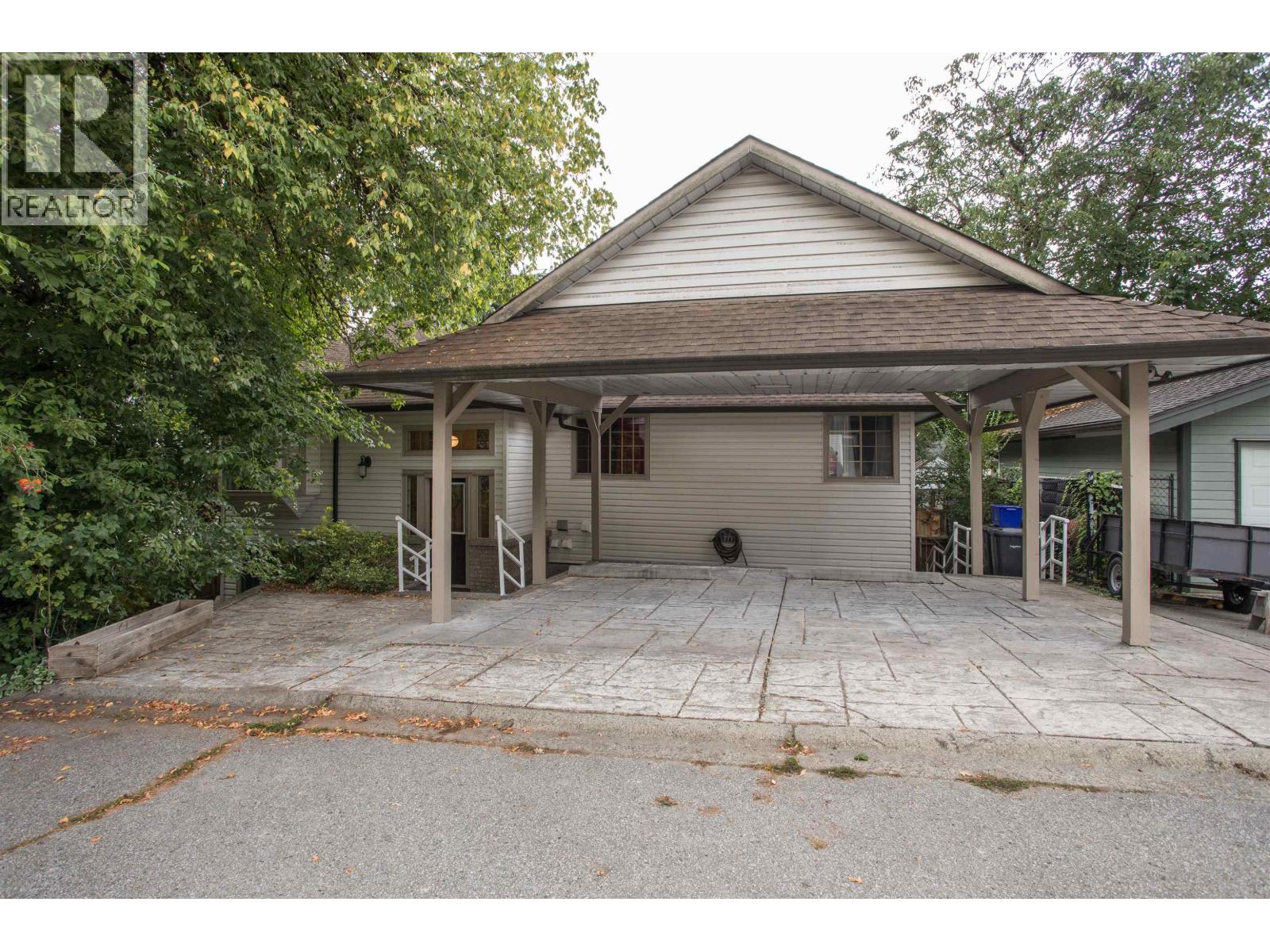 1005 Alderson Avenue, Coquitlam, British Columbia  V3K 1V8 - Photo 2 - R3062477