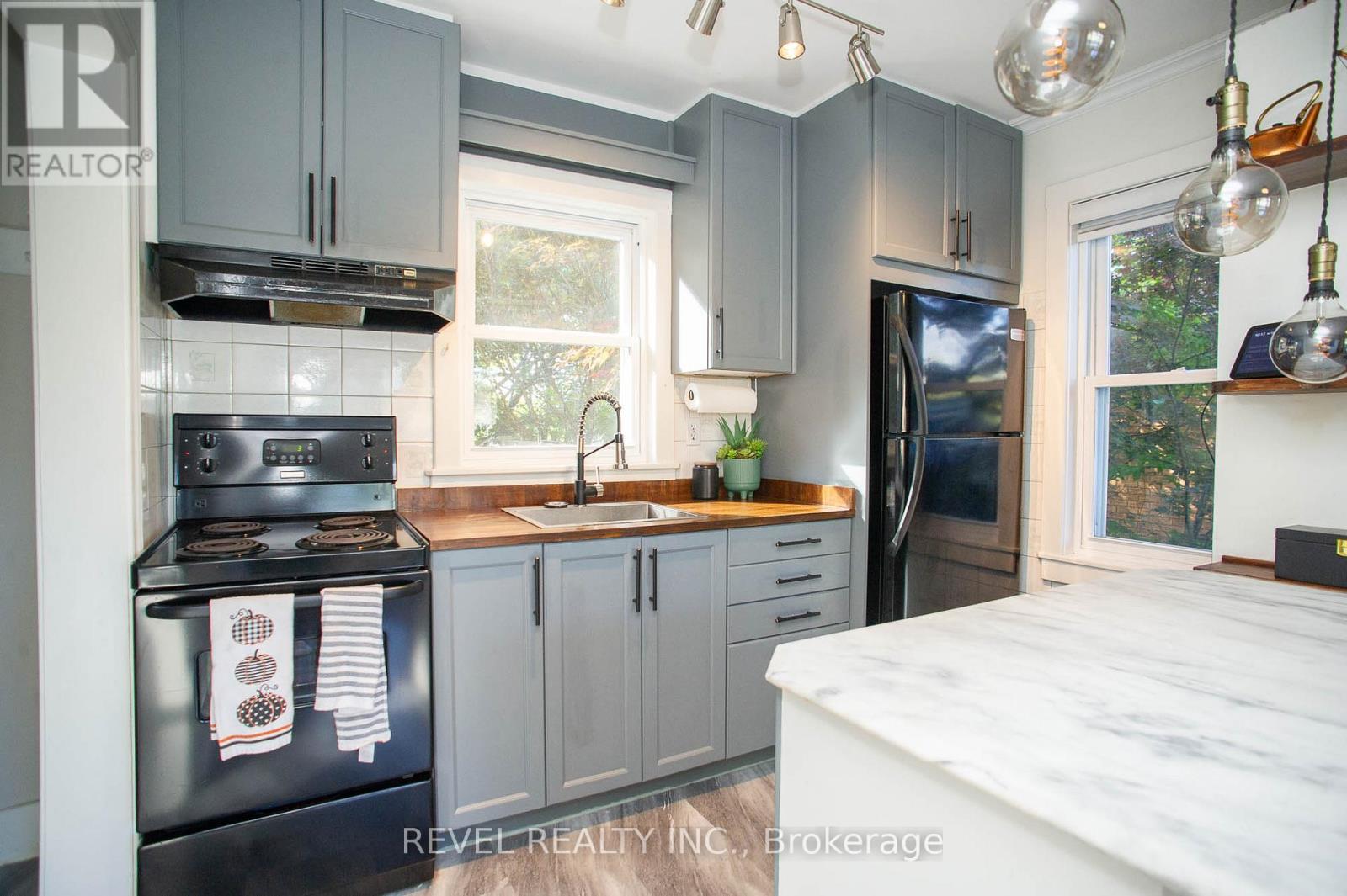 24 Avenue Road, Cambridge, Ontario  N1R 1B7 - Photo 10 - X12485886