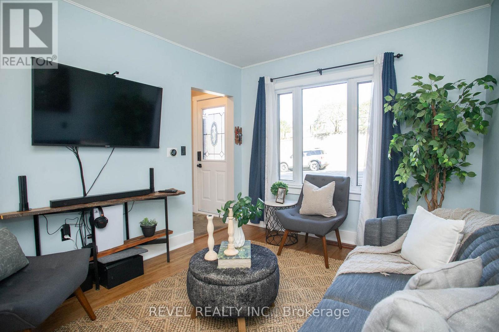 24 Avenue Road, Cambridge, Ontario  N1R 1B7 - Photo 3 - X12485886