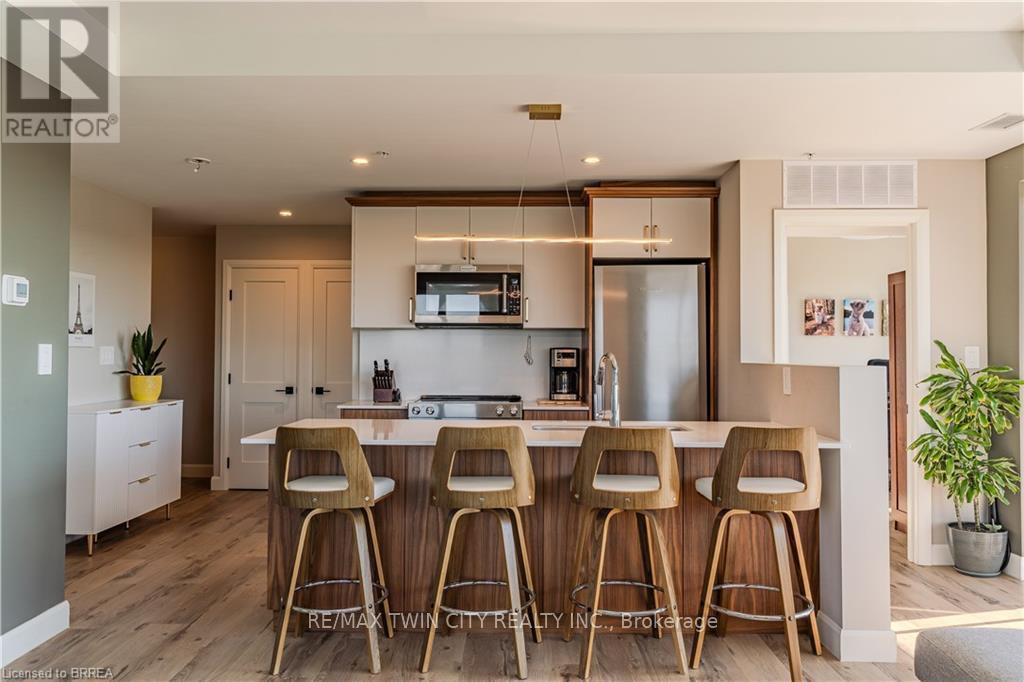 404 - 34 Norman Street, Brantford, Ontario  N3R 2Y1 - Photo 2 - X12485893