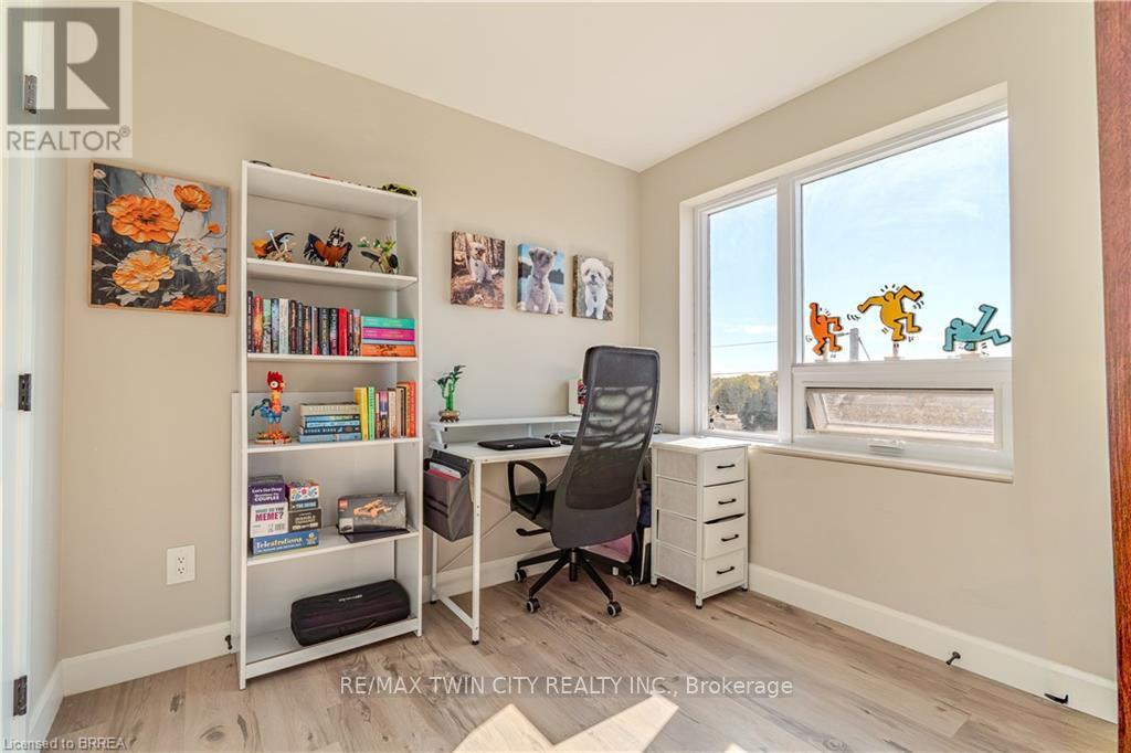 404 - 34 Norman Street, Brantford, Ontario  N3R 2Y1 - Photo 9 - X12485893