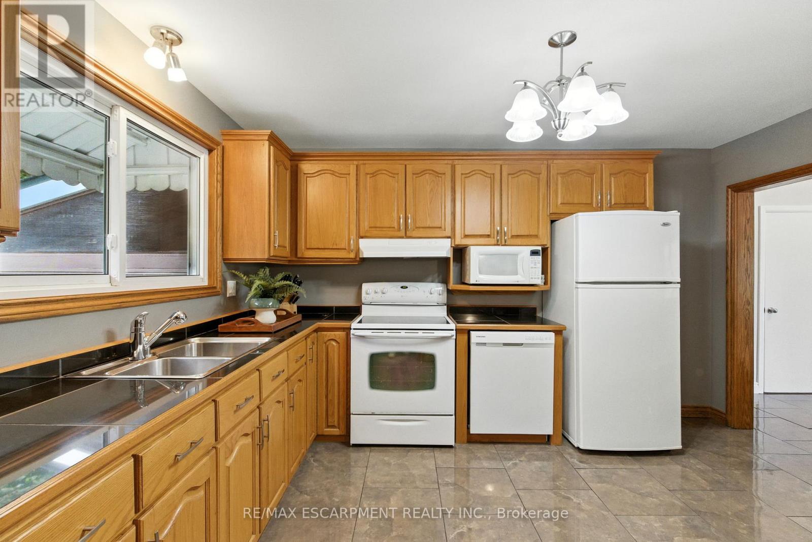 10 Sheffield Avenue, Brantford, Ontario  N3S 6V8 - Photo 12 - X12485966