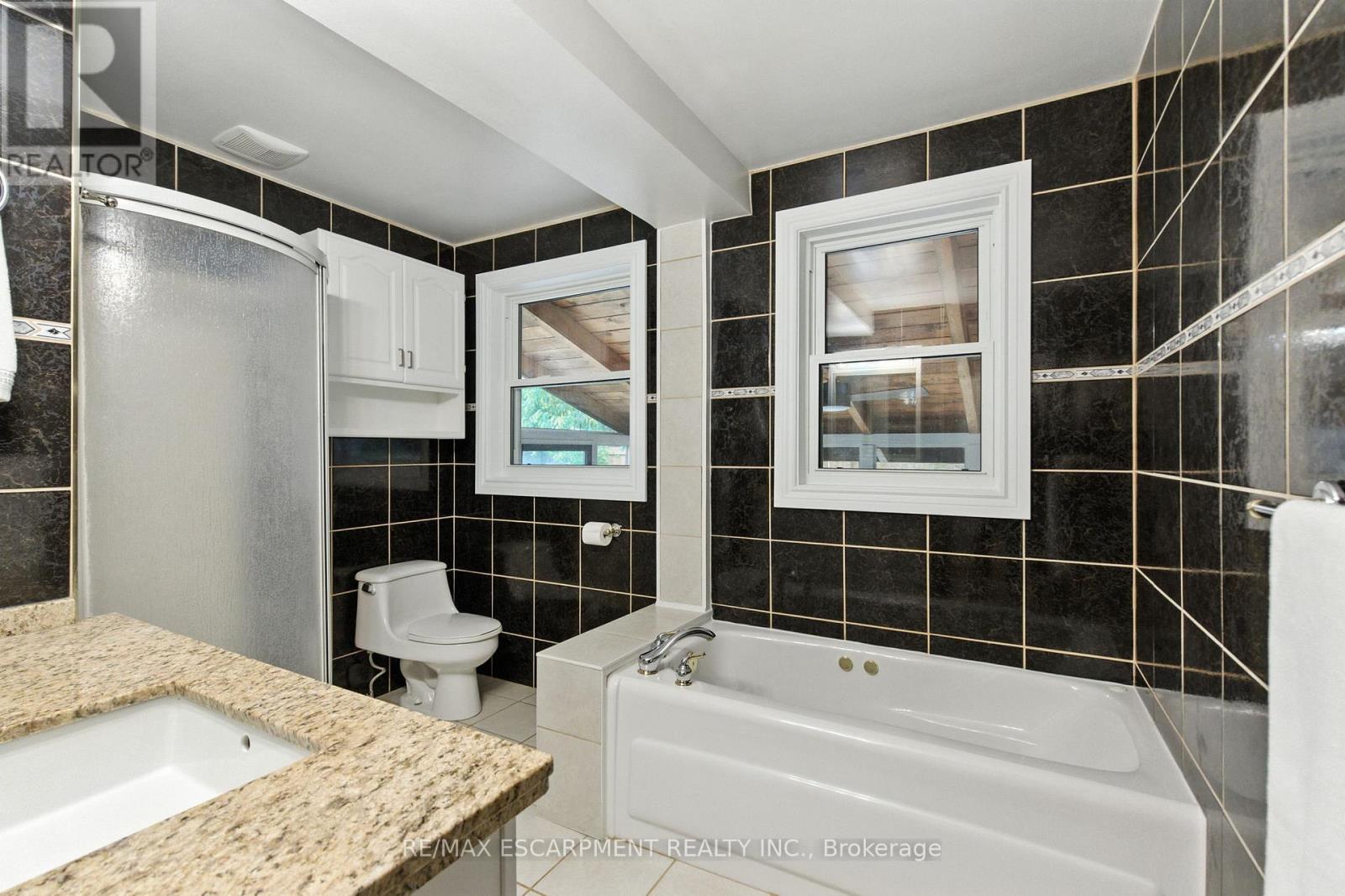 10 Sheffield Avenue, Brantford, Ontario  N3S 6V8 - Photo 22 - X12485966