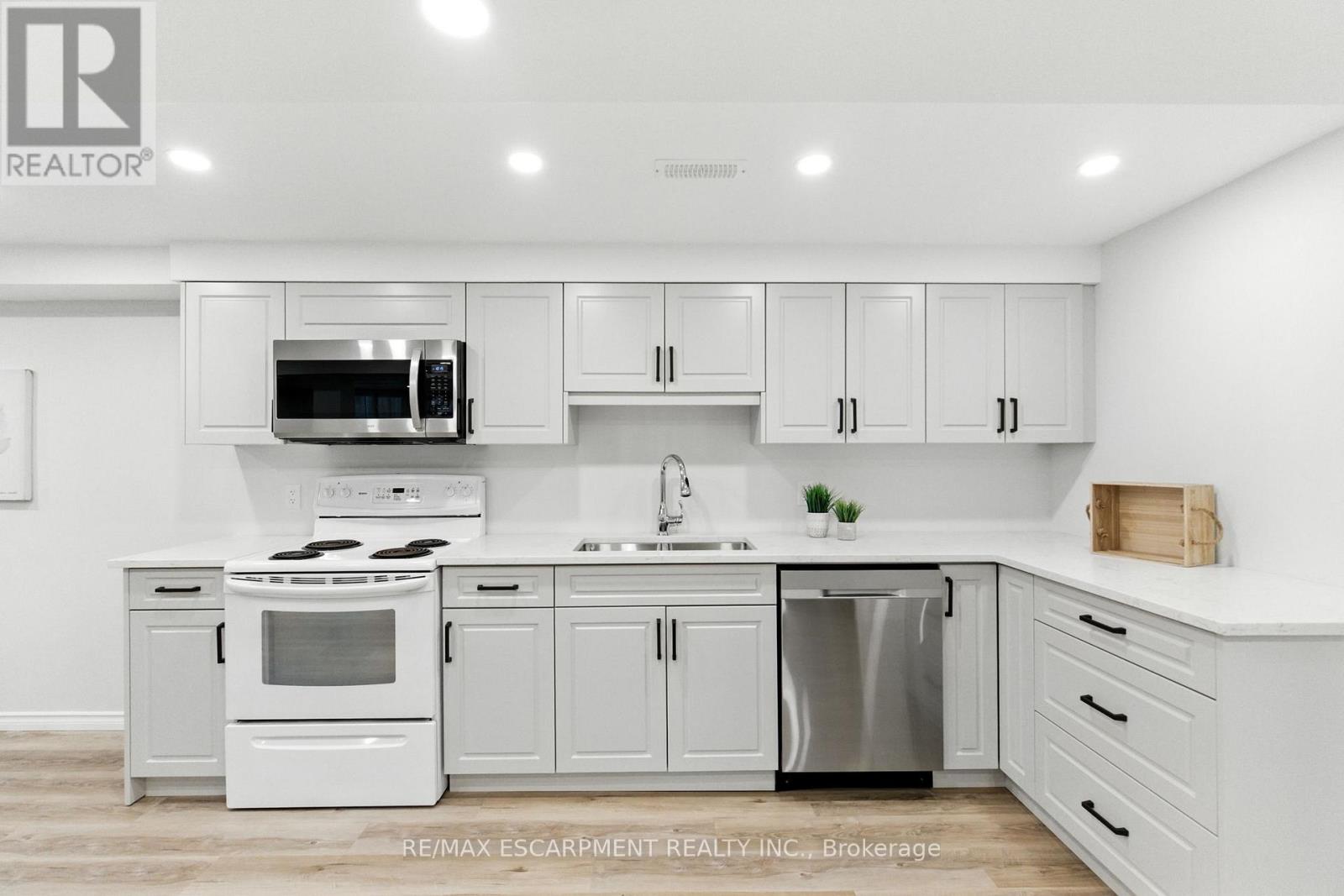 10 Sheffield Avenue, Brantford, Ontario  N3S 6V8 - Photo 33 - X12485966