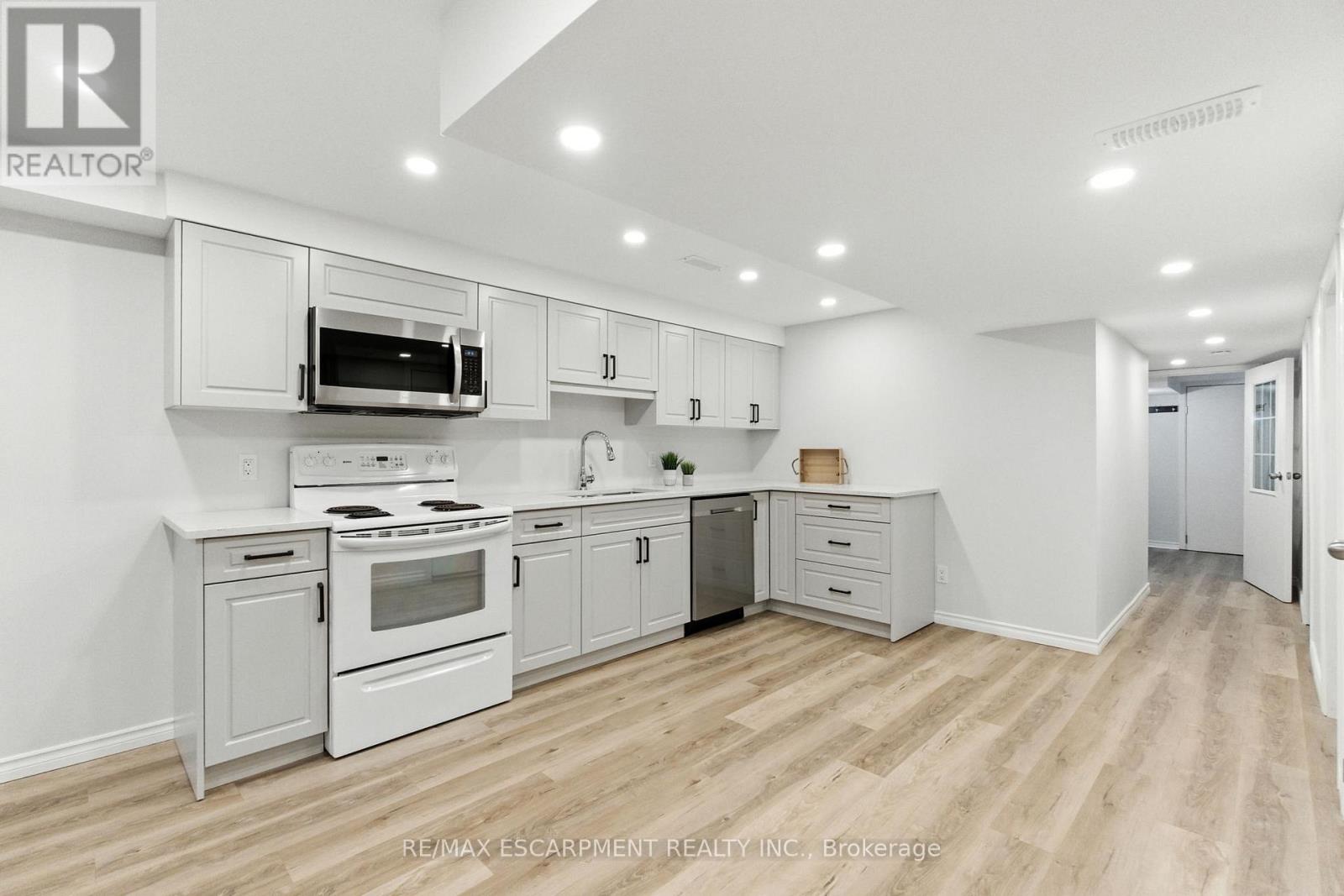 10 Sheffield Avenue, Brantford, Ontario  N3S 6V8 - Photo 34 - X12485966