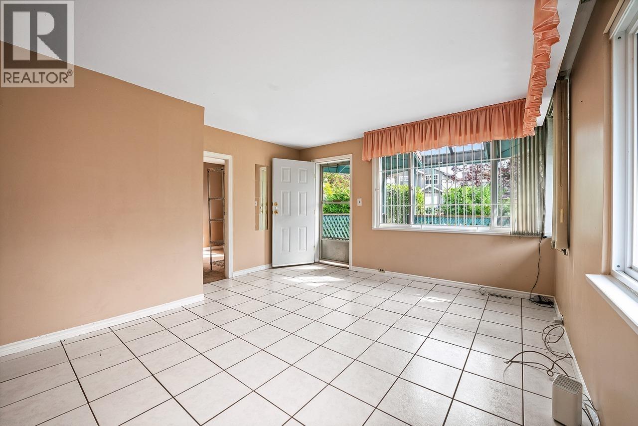 4777 Pender Street, Burnaby, British Columbia  V5C 2N4 - Photo 5 - R3061972