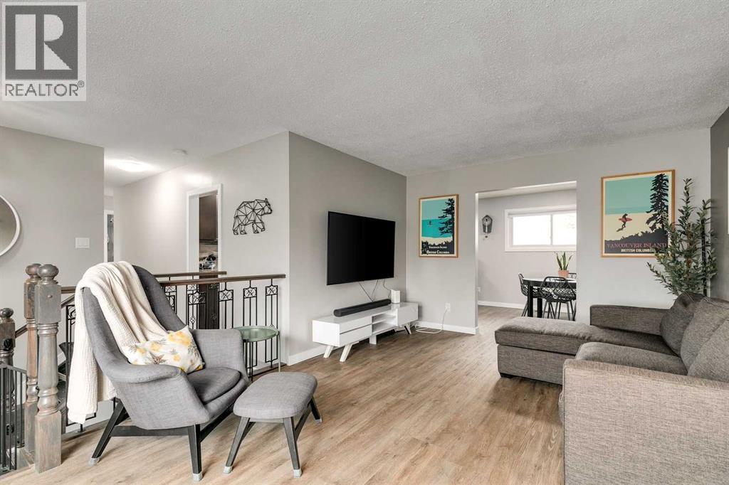 732 Sacramento Place Sw, Calgary, Alberta  T2W 0R5 - Photo 3 - A2267262