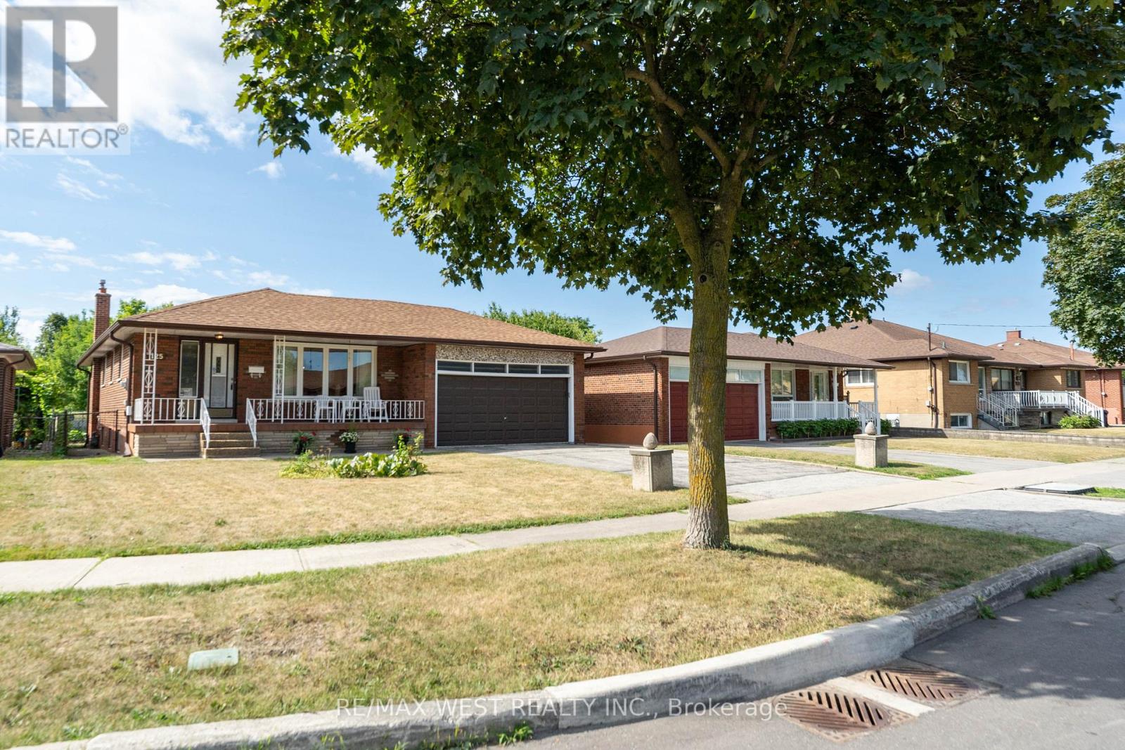 125 Honeywood Road, Toronto, Ontario  M3N 1B3 - Photo 2 - W12467581