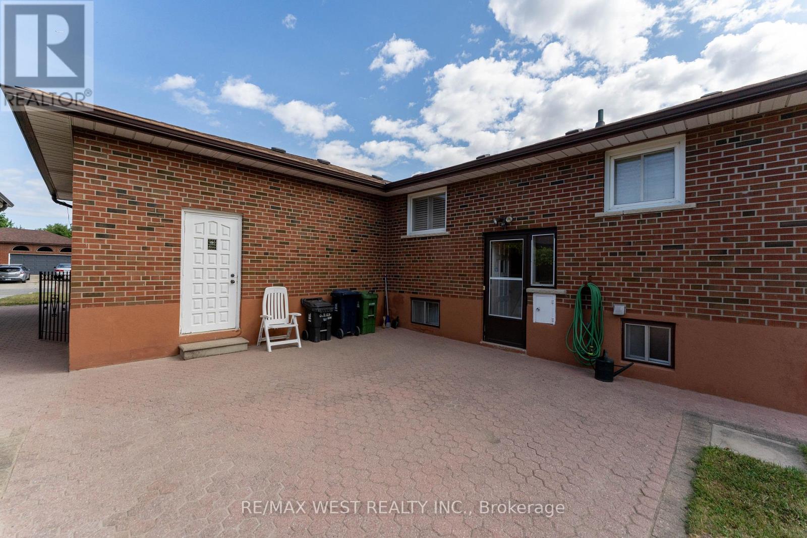 125 Honeywood Road, Toronto, Ontario  M3N 1B3 - Photo 5 - W12467581