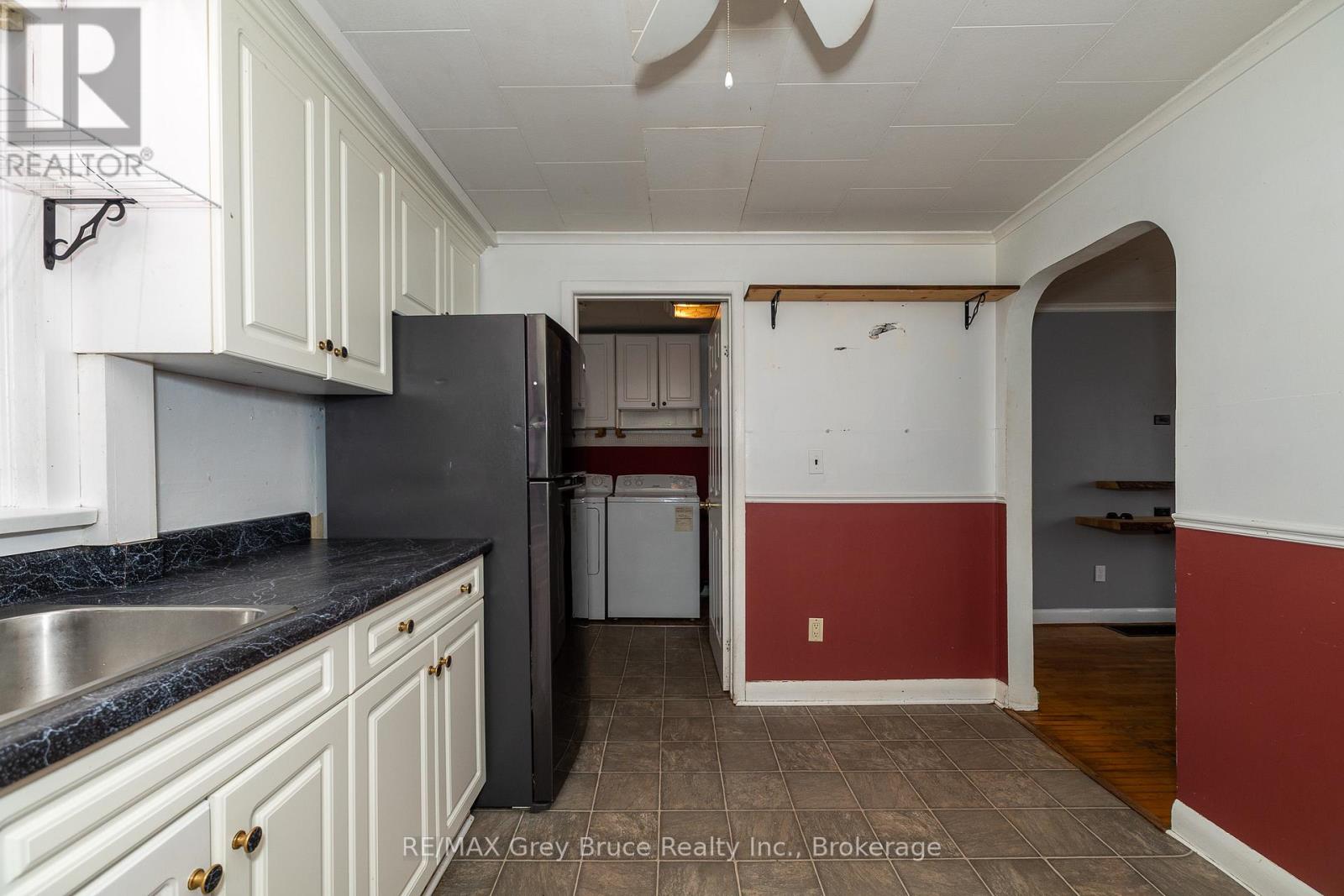 1582 9th Avenue E, Owen Sound, Ontario  N4K 3G3 - Photo 12 - X12478815