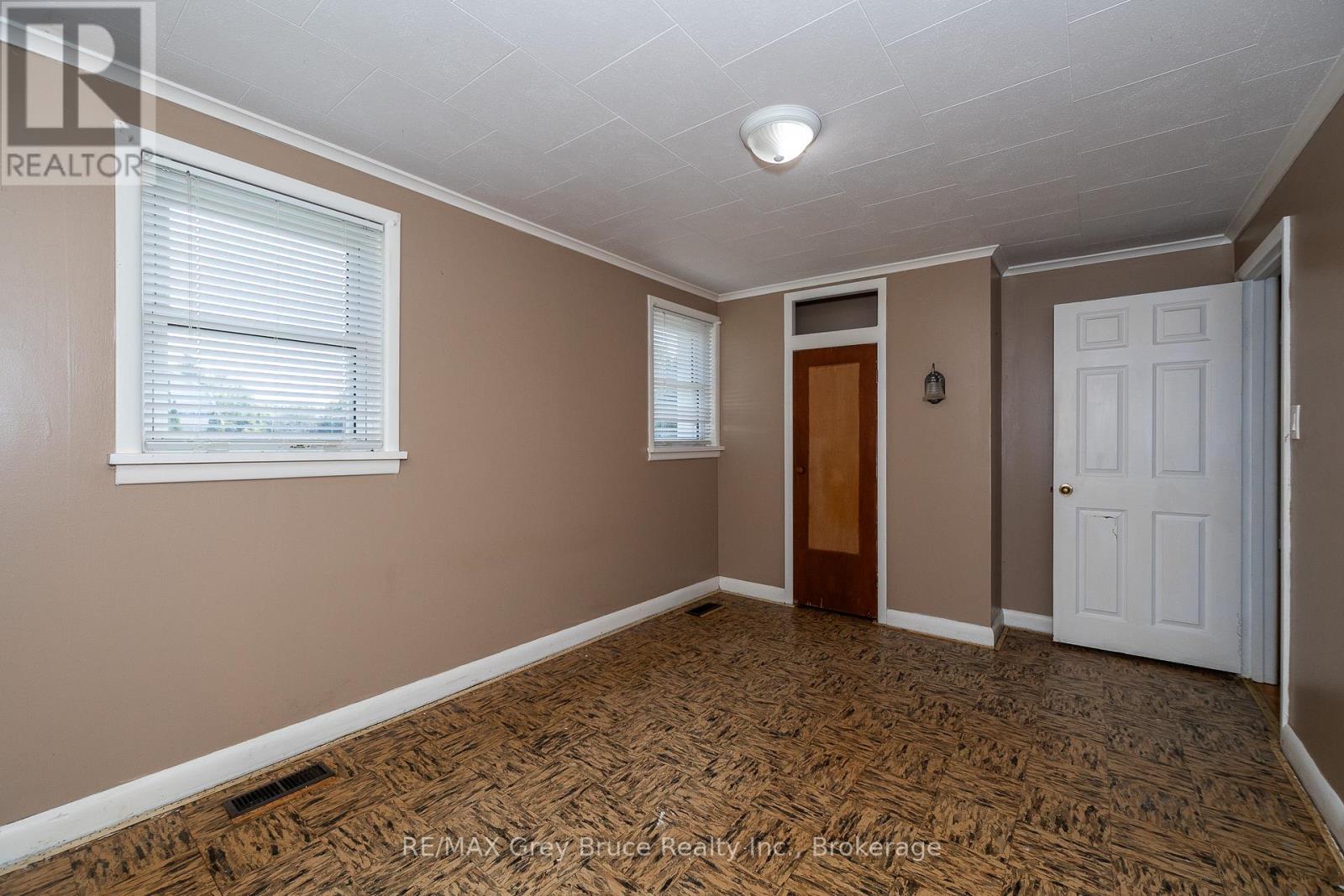 1582 9th Avenue E, Owen Sound, Ontario  N4K 3G3 - Photo 15 - X12478815