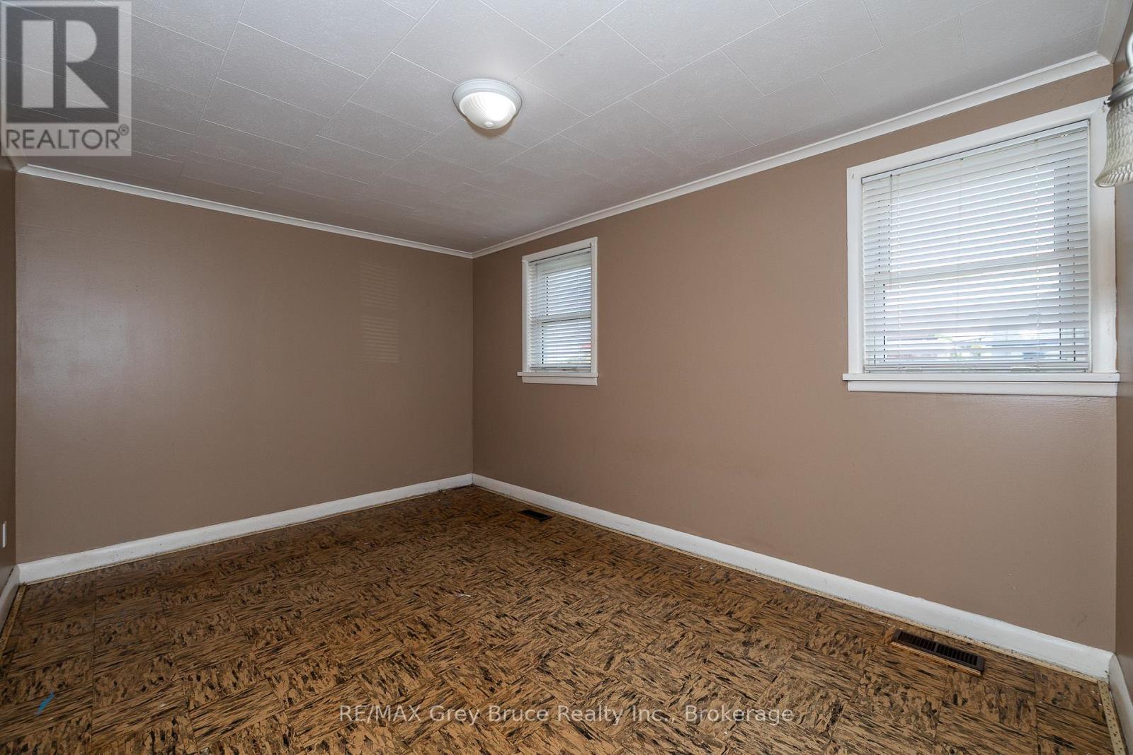 1582 9th Avenue E, Owen Sound, Ontario  N4K 3G3 - Photo 17 - X12478815