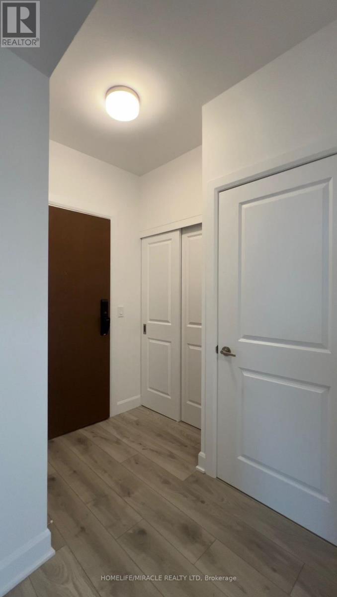 1009 - 3240 William Coltson Avenue, Oakville, Ontario  L6H 8C8 - Photo 2 - W12467207