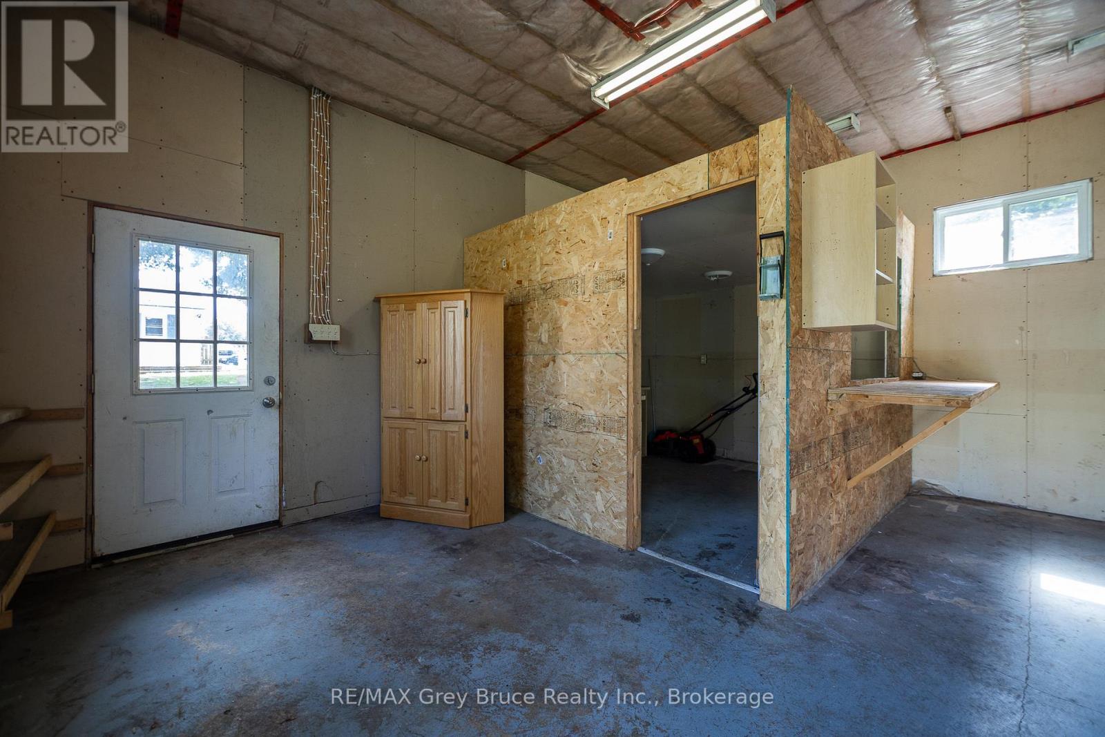 1582 9th Avenue E, Owen Sound, Ontario  N4K 3G3 - Photo 32 - X12478815