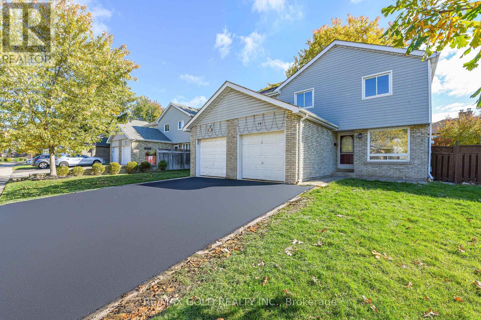 14 Nottawasaga Crescent, Brampton, Ontario  L6Z 1B2 - Photo 4 - W12485949