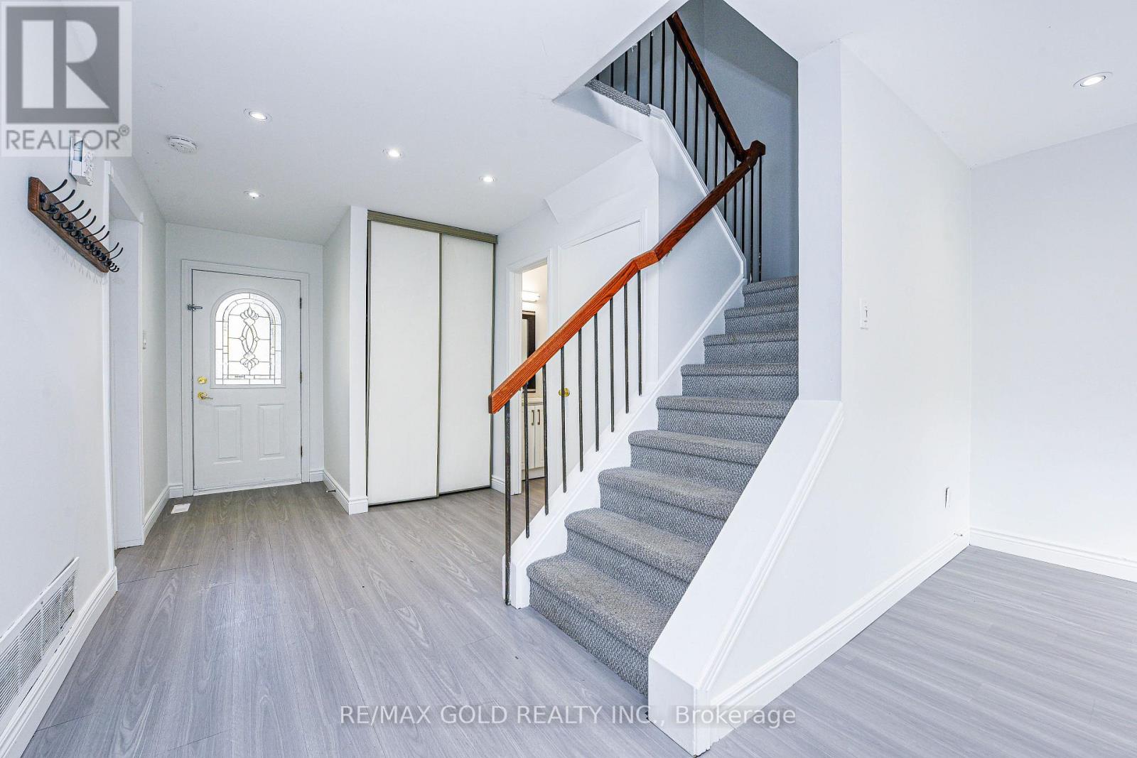 14 Nottawasaga Crescent, Brampton, Ontario  L6Z 1B2 - Photo 5 - W12485949