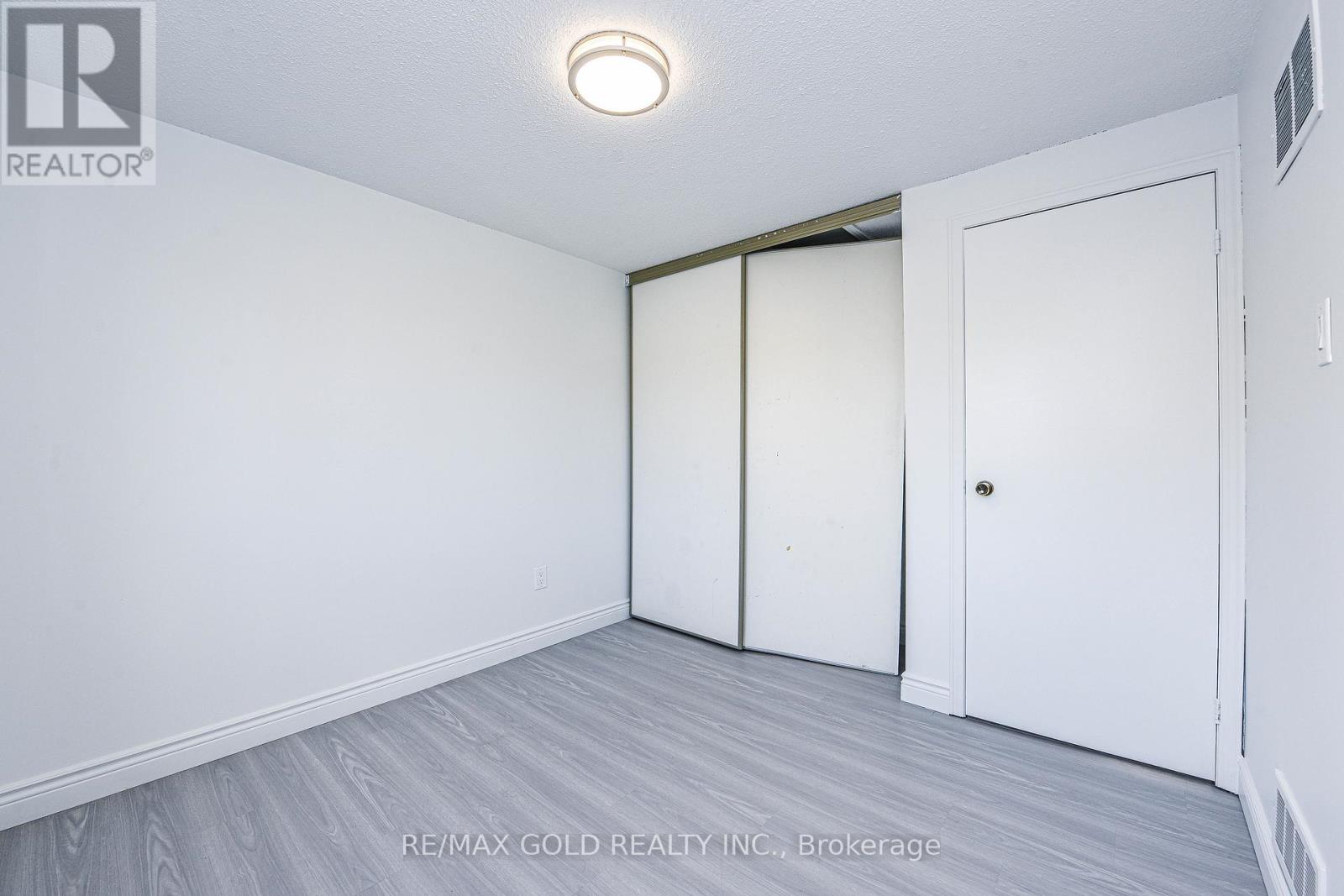 14 Nottawasaga Crescent, Brampton, Ontario  L6Z 1B2 - Photo 12 - W12485949