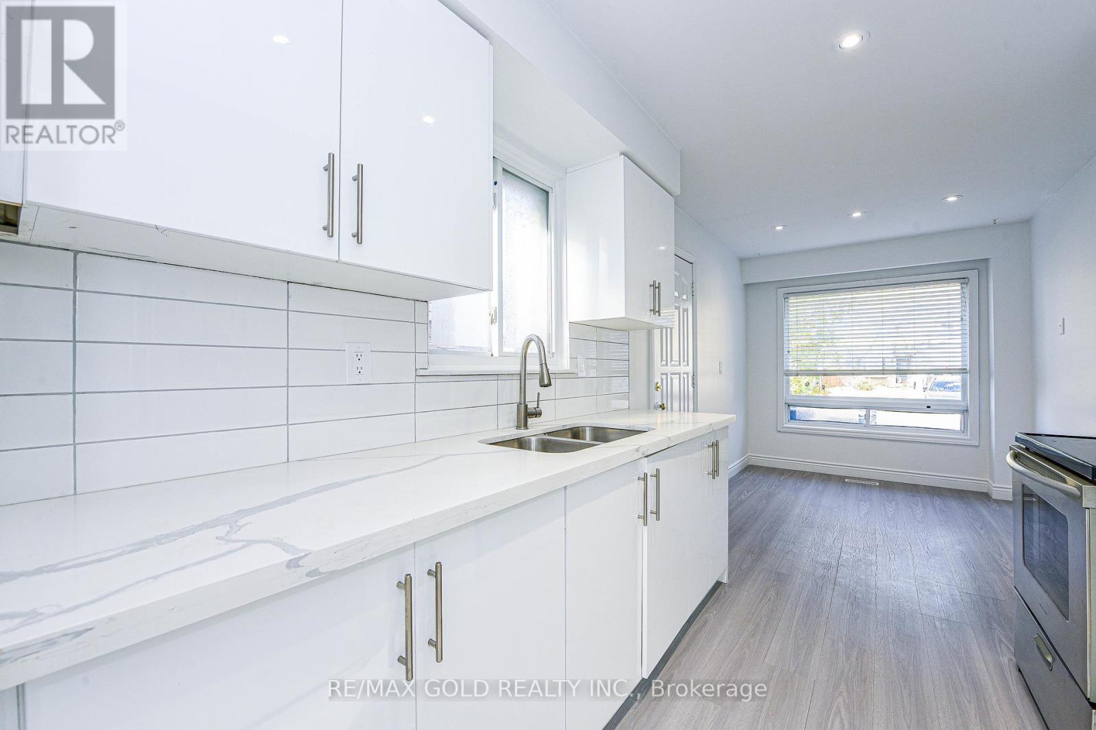 14 Nottawasaga Crescent, Brampton, Ontario  L6Z 1B2 - Photo 17 - W12485949