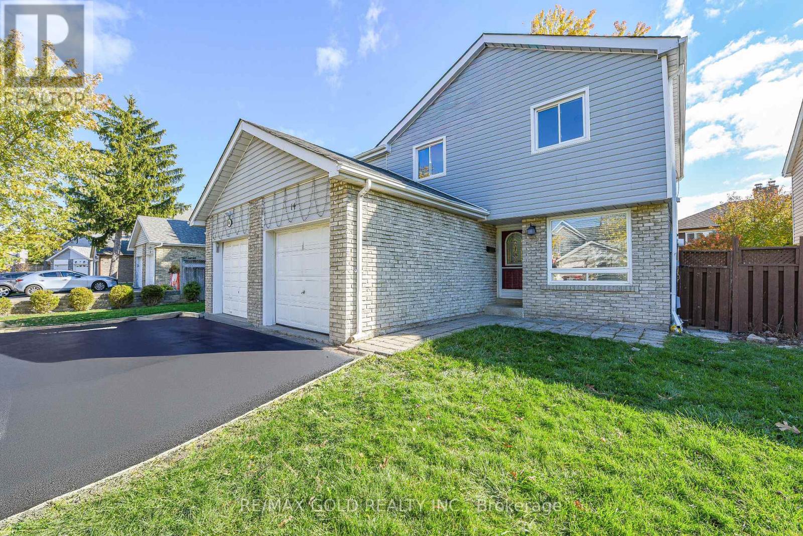 14 Nottawasaga Crescent, Brampton, Ontario  L6Z 1B2 - Photo 2 - W12485949