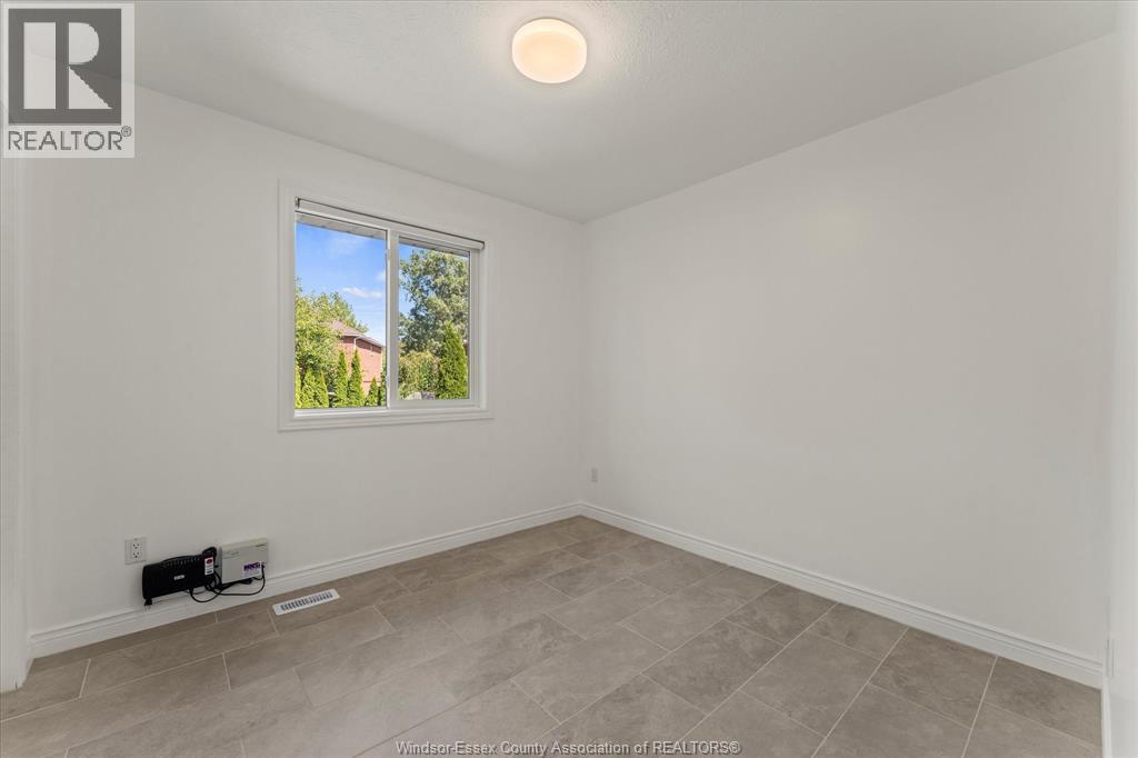 3316 Kenilworth, Windsor, Ontario  N9E 4R3 - Photo 17 - 25027386