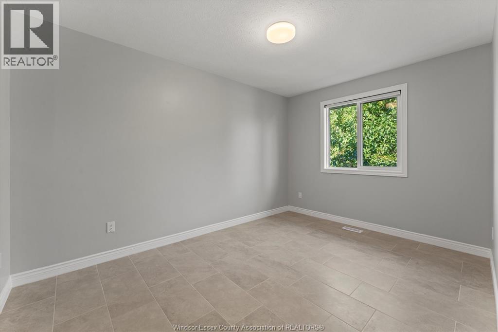 3316 Kenilworth, Windsor, Ontario  N9E 4R3 - Photo 18 - 25027386