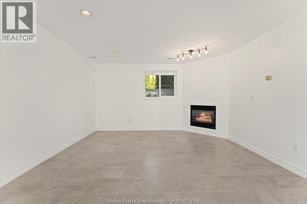 3316 Kenilworth, Windsor, Ontario  N9E 4R3 - Photo 25 - 25027386