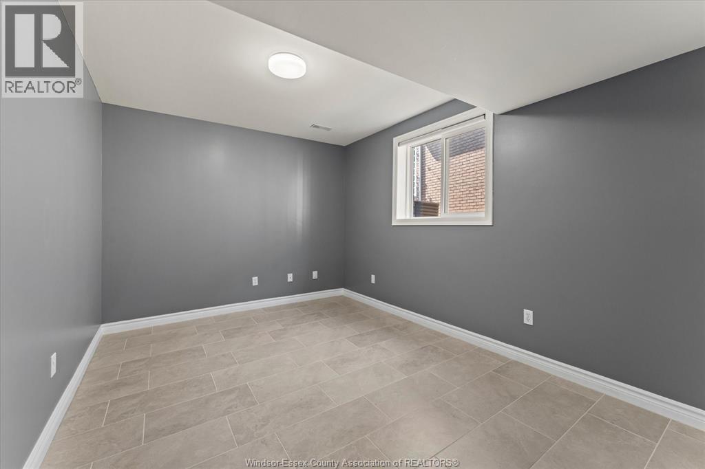 3316 Kenilworth, Windsor, Ontario  N9E 4R3 - Photo 29 - 25027386